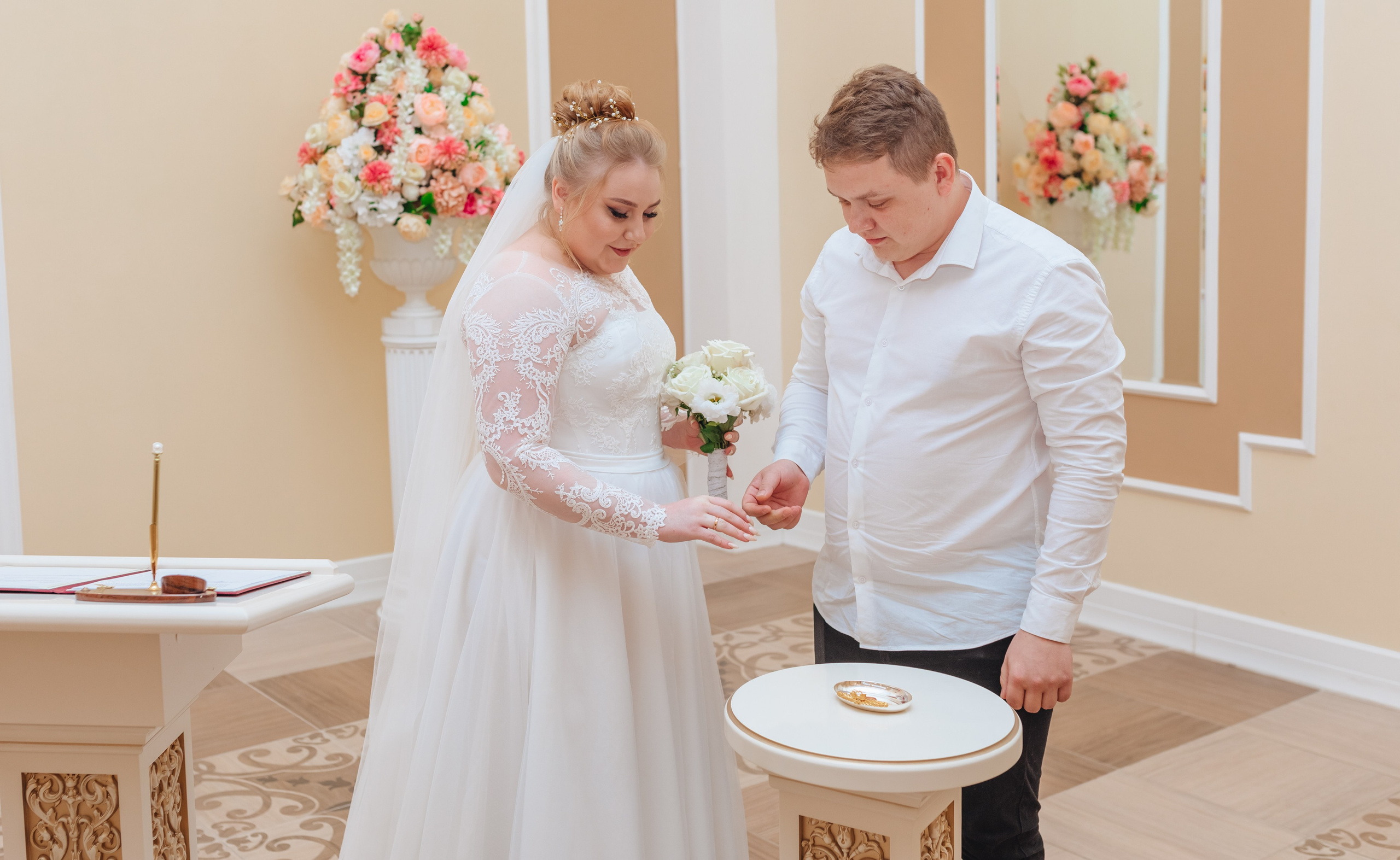 Евгения и Илья. ЗАГС Калининского района и прогулка на Финском заливе. Свадебный и семейный фотограф в Санкт-Петербурге и Сестрорецке