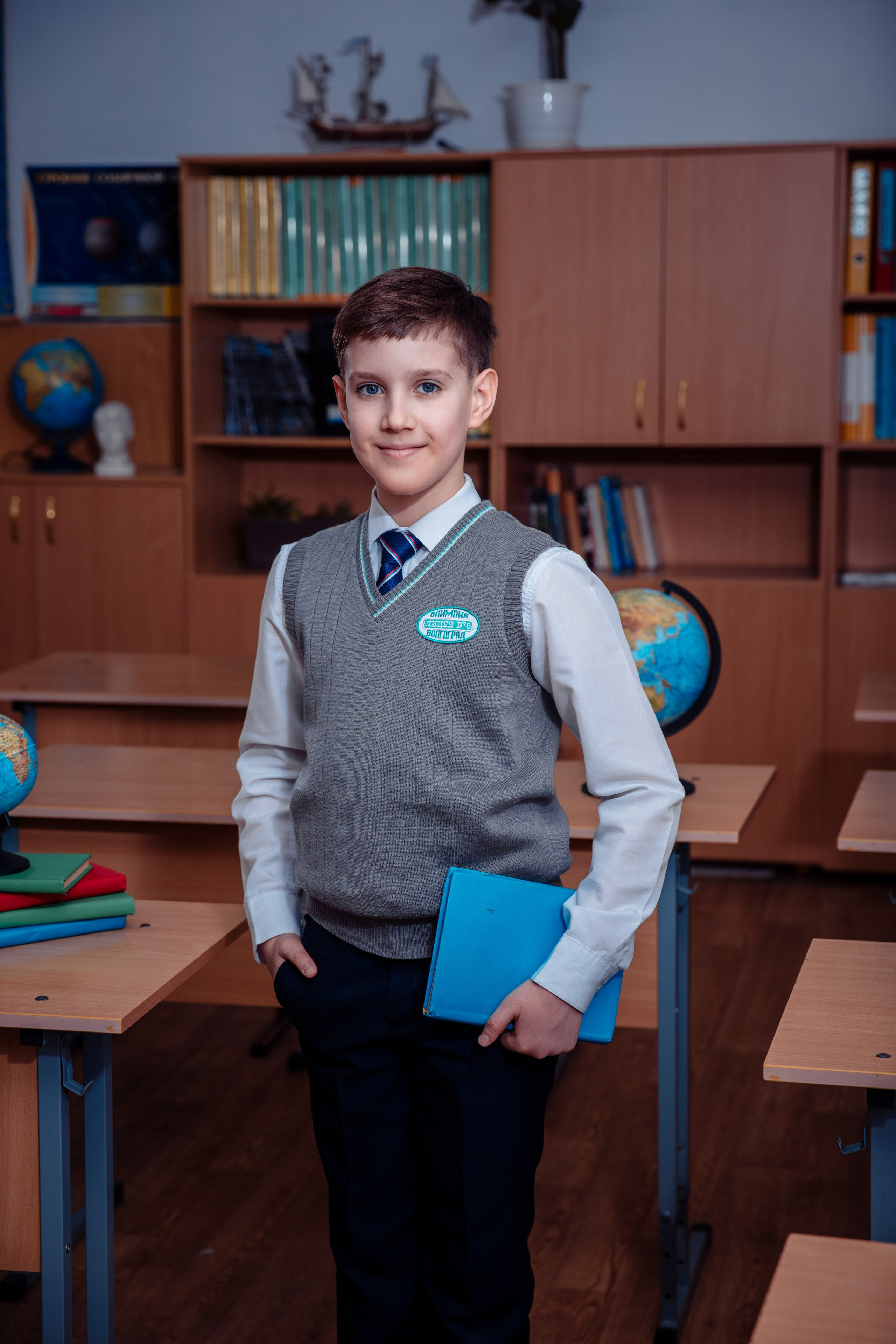 Начальные классы. Выпускные школьные фото­альбомы для школ и детских садов в Волгограде и Волжском