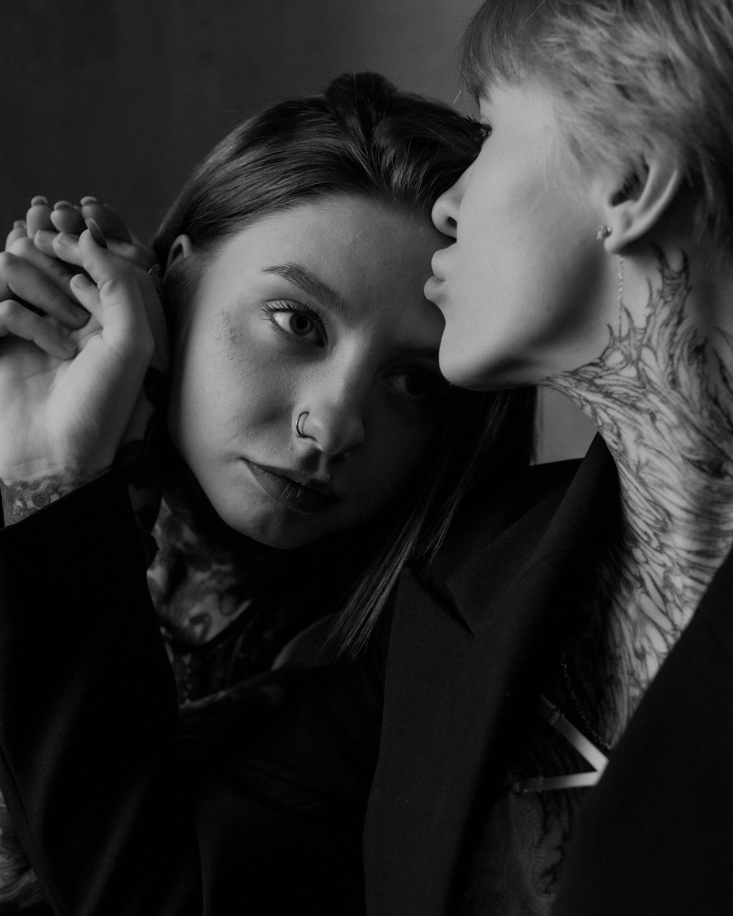 Настя и крис. Женский фотограф. Создатель украшений ручной работы. Модель