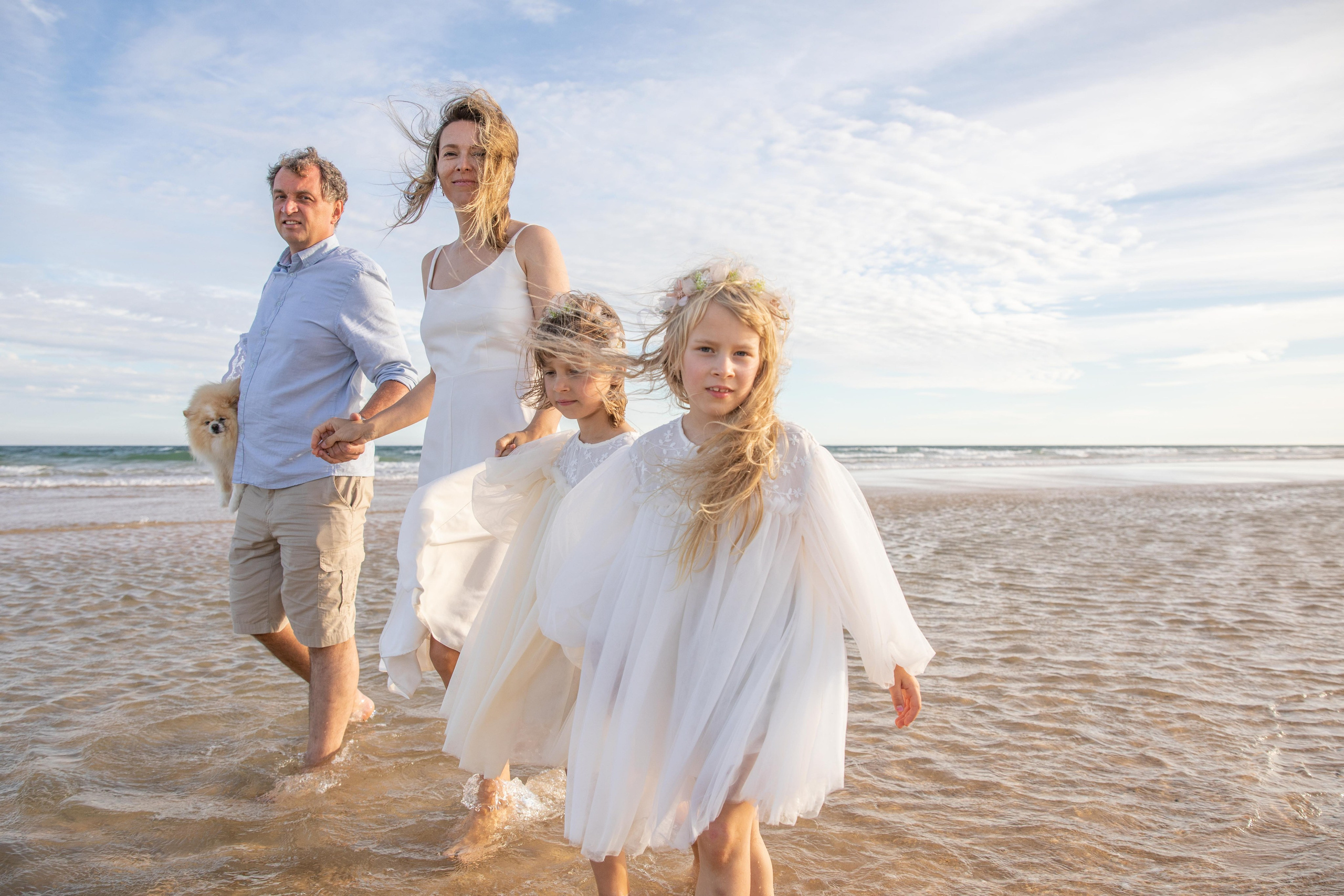Family on the ocean. Professional Photographer in Portugal. Oksana Lomnova