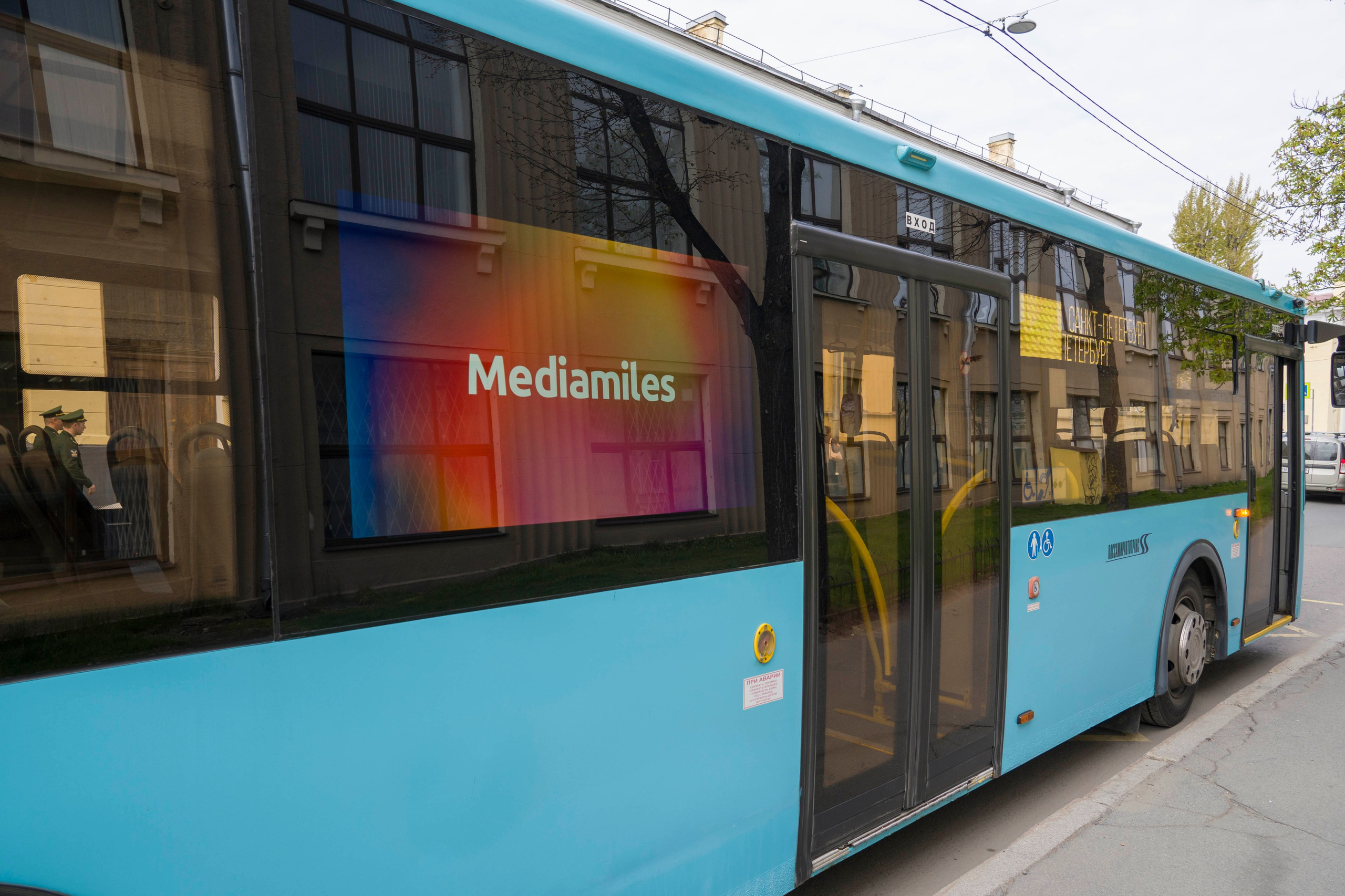 Вице-губернатор Санкт-Петербурга с делегацией на производстве. Фотограф в Санкт-Петербурге. Репортажная и все съёмки для бизнеса