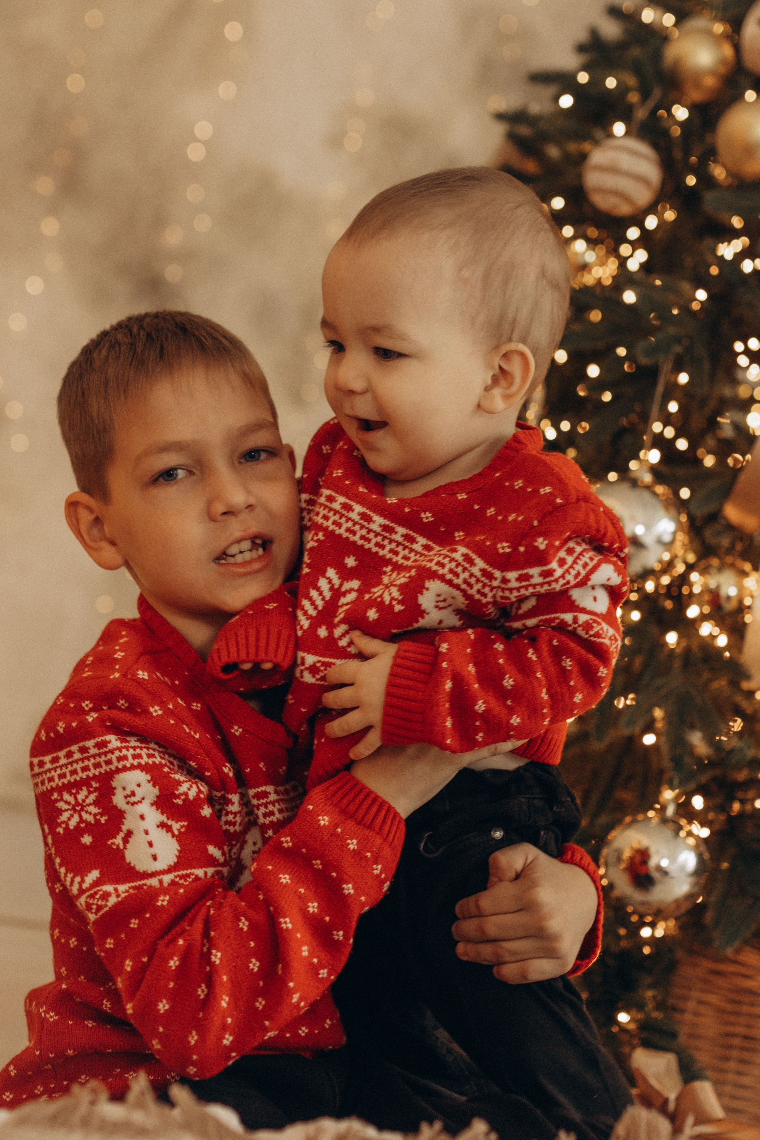 Яркий новый год мама и 2 сыночка. Фотограф в Ставрополе Svetlana Matveeva