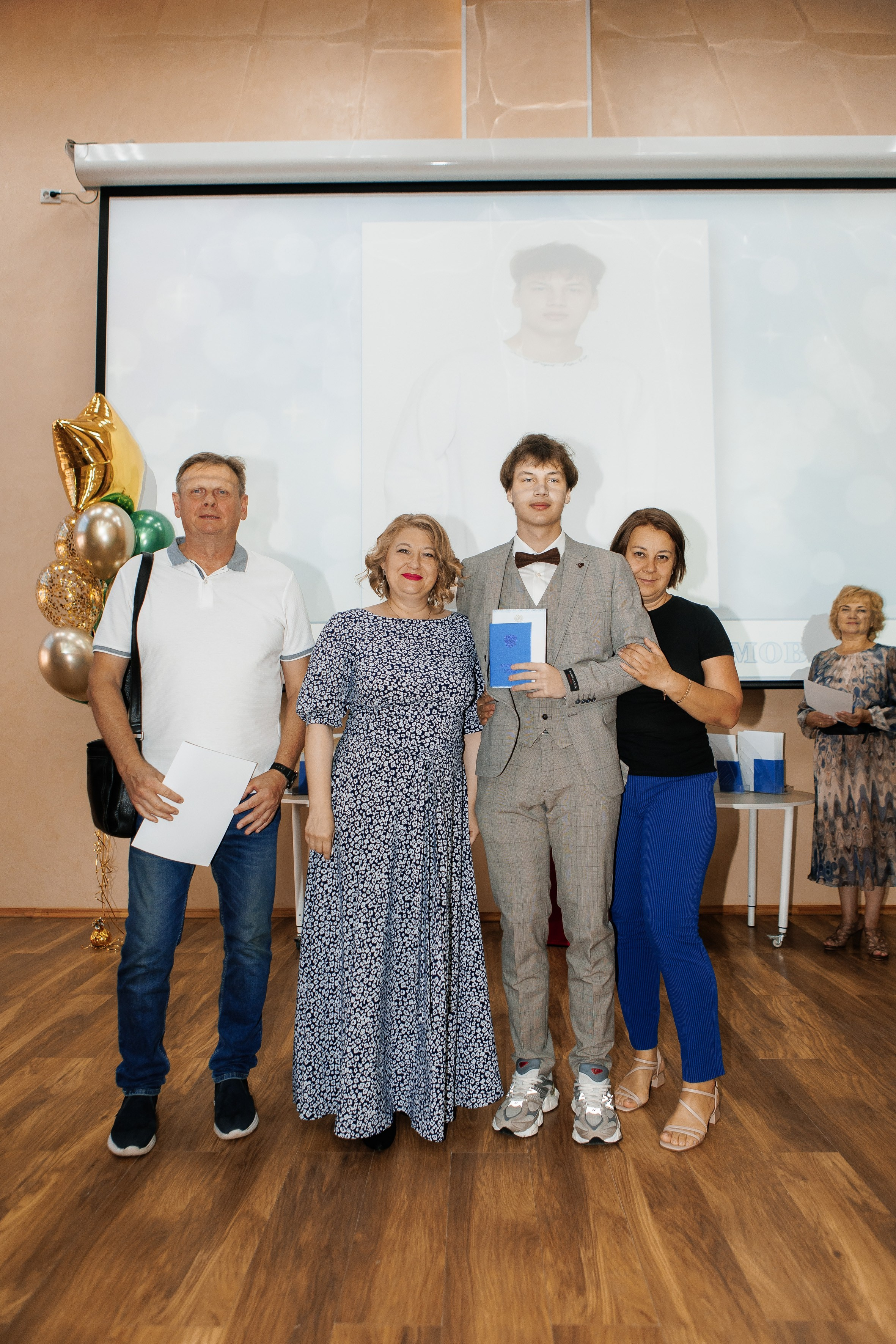 Выпускной Гимназия 12 2024 г. Свадебный и портретный Фотограф в Липецке Дмитрий Котюков