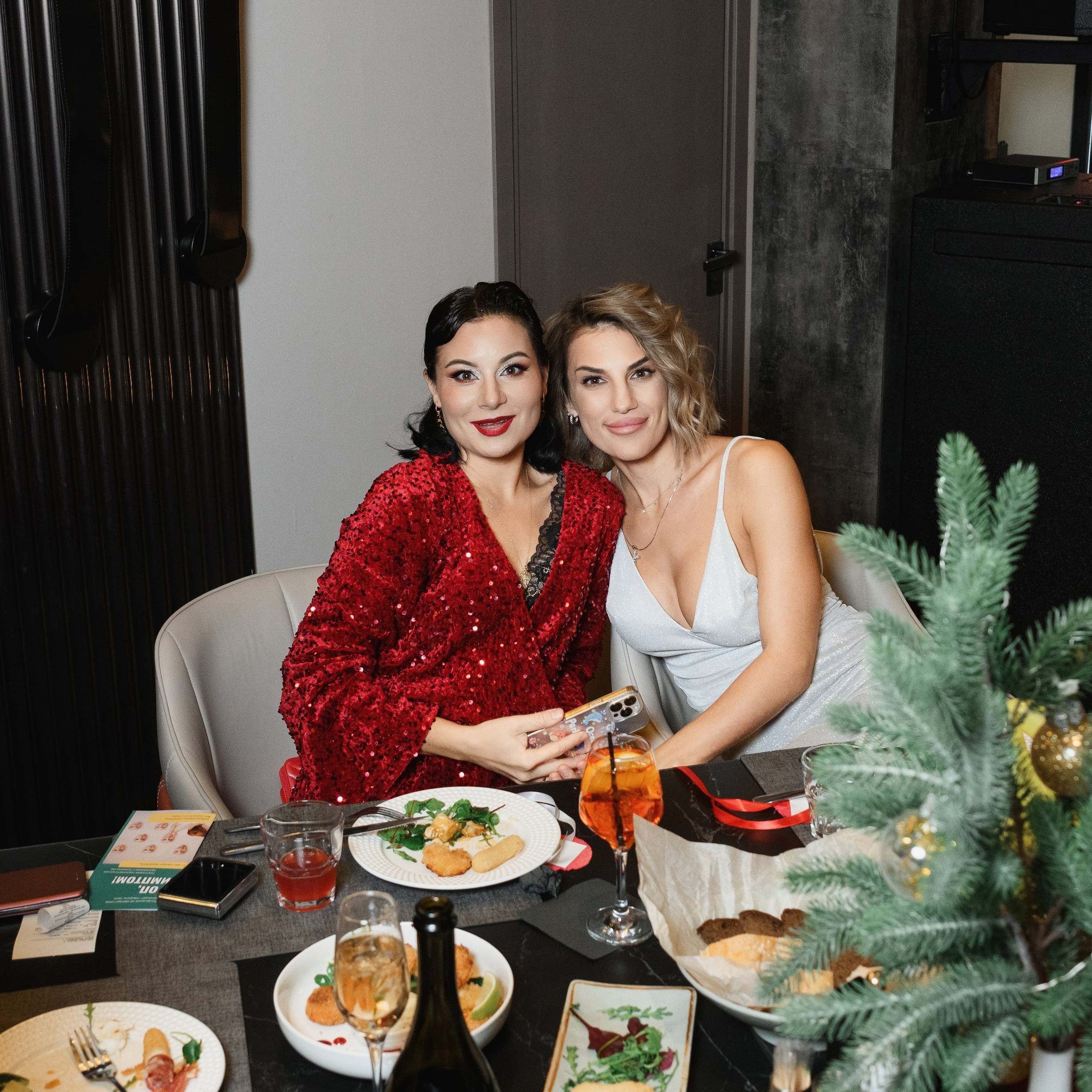 Фотосъемка форума бизнес-мамы в Петропавловске-Камчатском. Профессиональный репортаж с женского бизнес-форума и конференции на Камчатке. Яркие кадры с выступлений спикеров, живого общения и нетворкинга бизнес-мам. Заказать репортажную фотосъемку деловых мероприятий и форумов в Петропавловске-Камчатском. Цены и стоимость услуг фотографа для бизнес-событий.