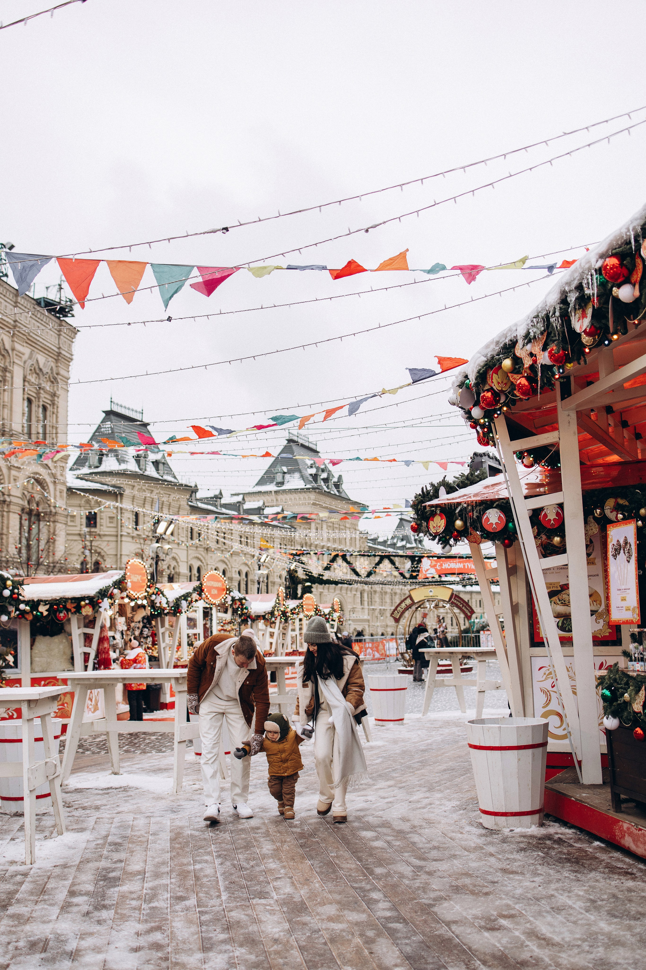 Марьям, Михаил и Лев на Рождественской ярмарке. Семейный фотограф в Москве Марина Петра