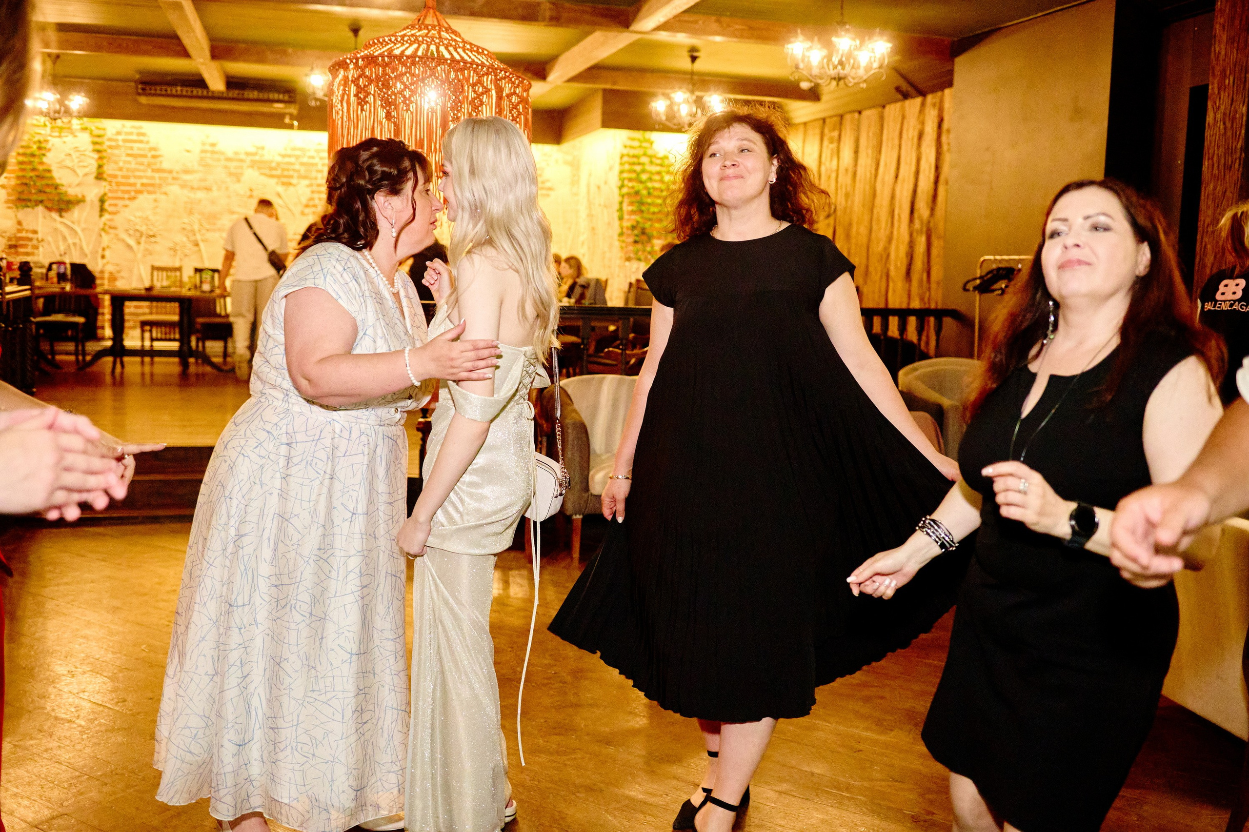 Выпускной 35 Сош. Фотограф Выпускные альбомы Таганрог Сергей Коробченко