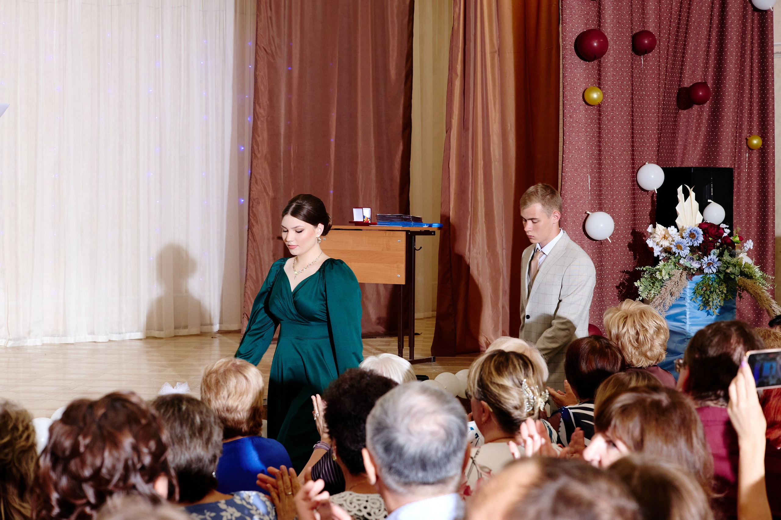 Выпускной 35 Сош. Фотограф Выпускные альбомы Таганрог Сергей Коробченко