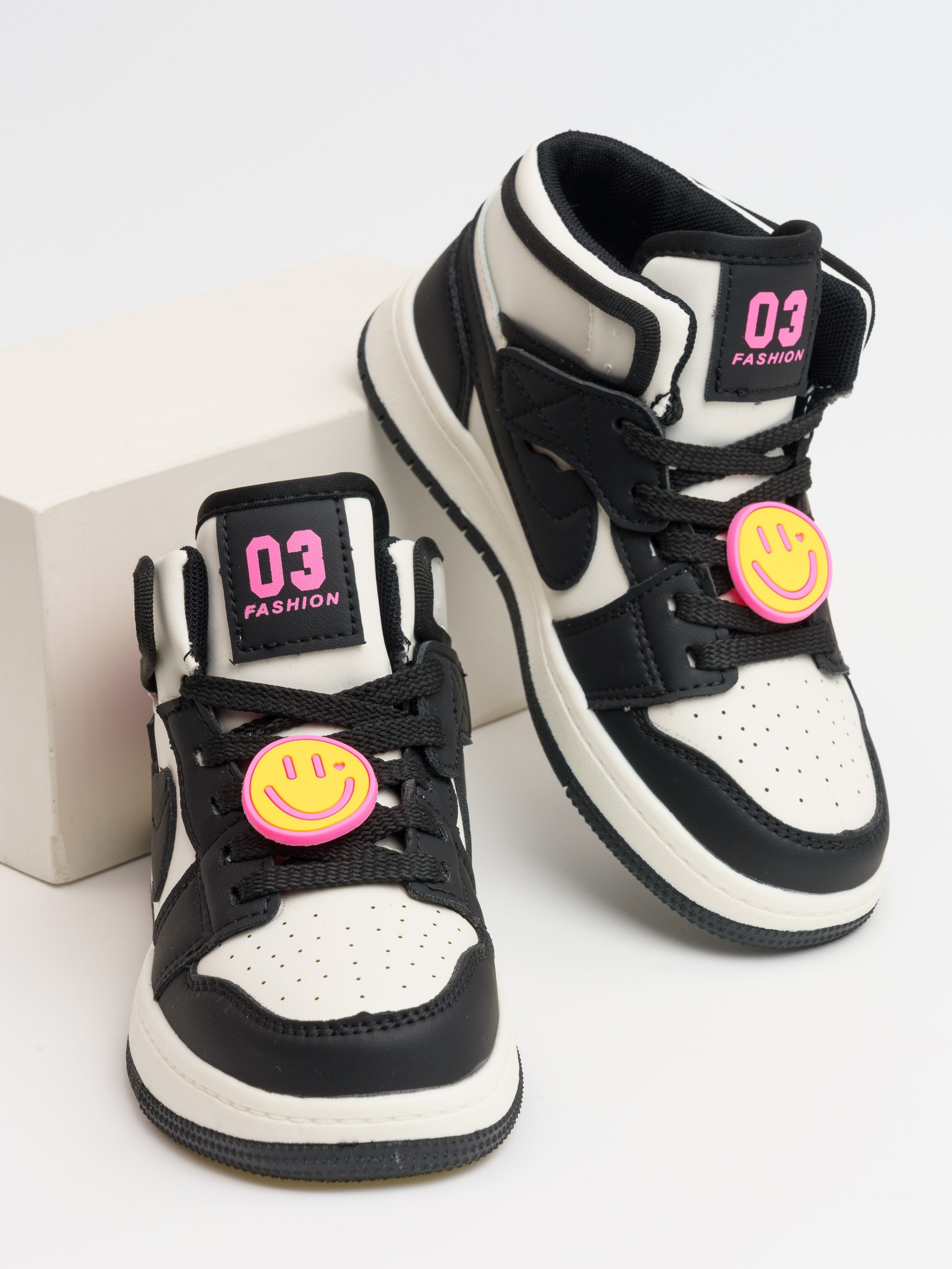 Предметная съемка и продакшн видео обуви для каталога, сайта, маркетплейсов. Студия коммерческой съемки ХВОЯ