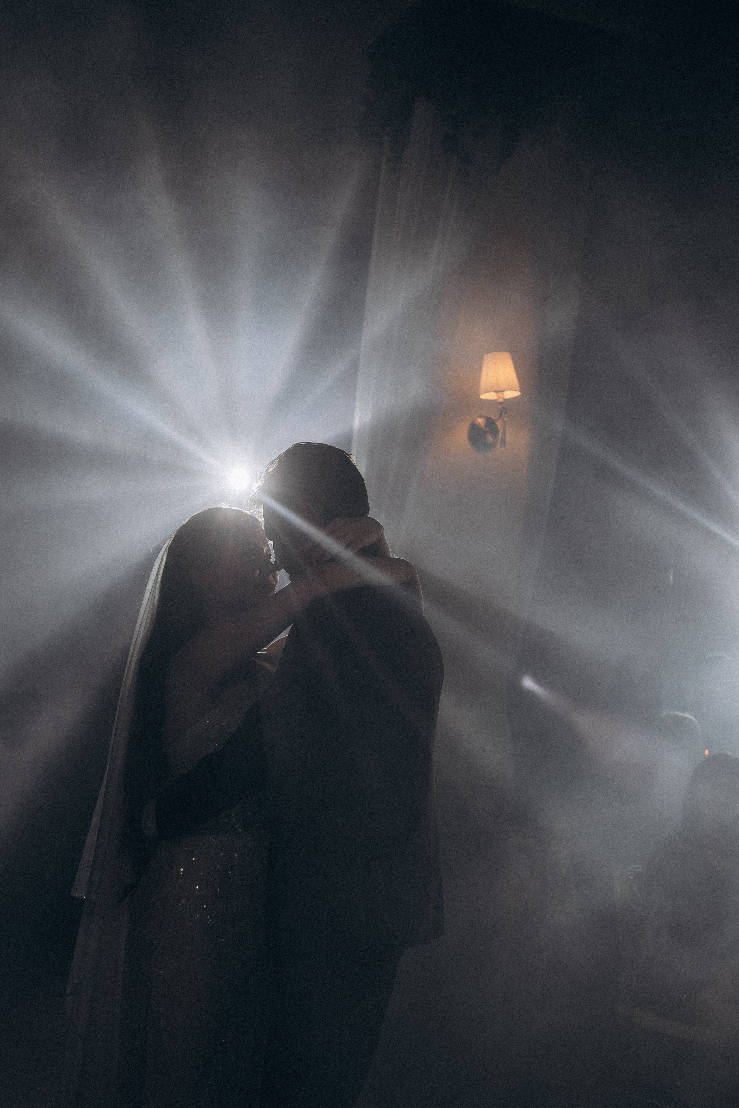 ПЕРВЫЙ ТАНЕЦ МОЛОДЫХ НА БАНКЕТЕ. ТРОГАТЕЛЬНЫЙ МОМЕНТ (СНЯТО В СИБИРЕ В НИЖНЕВАРТОВСКЕ). Профессиональный фотограф, Санкт-Петербург — Виктория Богомолова