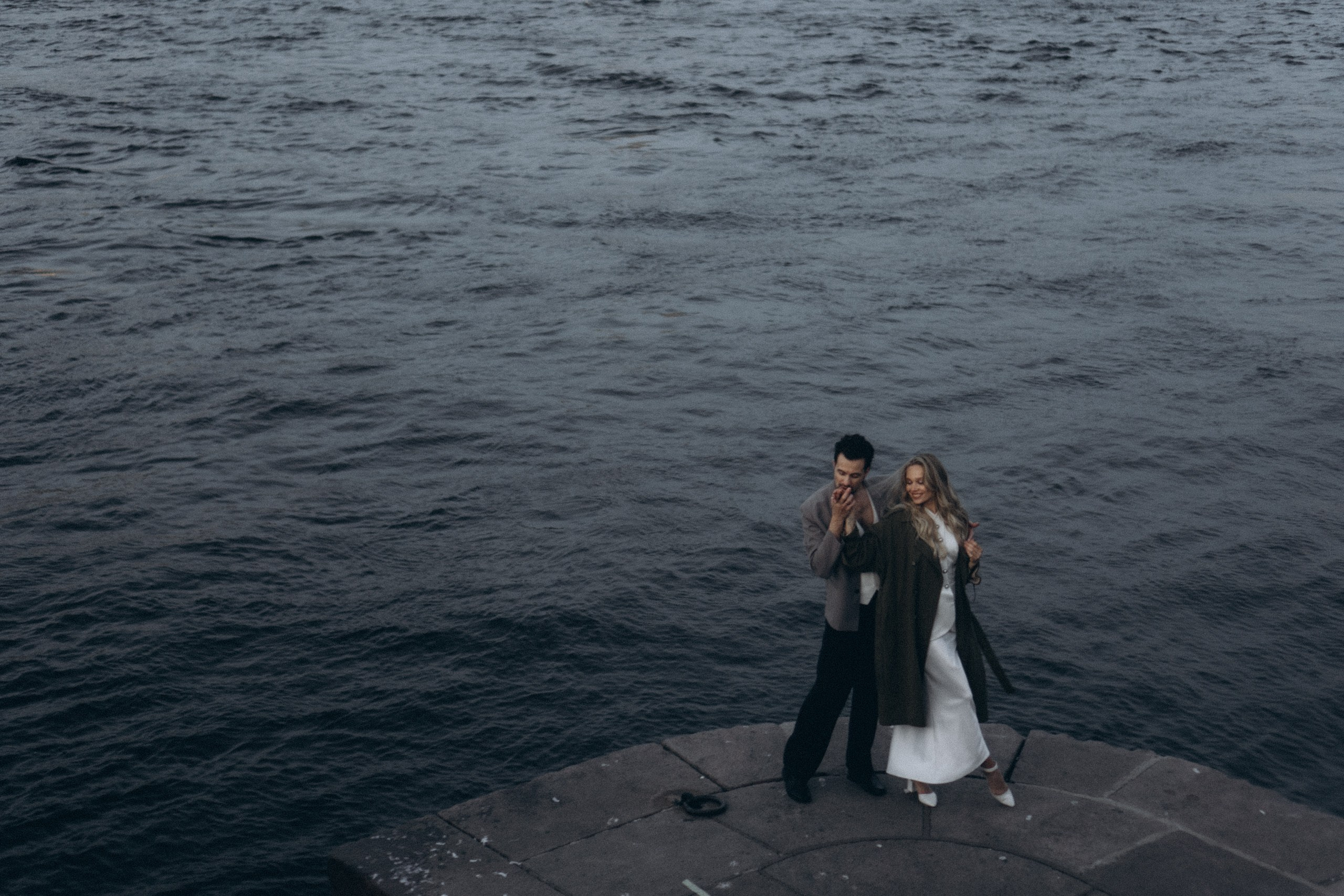 СВАДЕБНАЯ СЬЕМКА ПАРЫ НА РАССВЕТЕ В БЕЛЫЕ НОЧИ И ПРОГУЛКА С РАЗВОДНЫМИ МОСТАМИ И ПИКНИК ВОЗЛЕ ИСАКИЕВСКОГО СОБОРА. Профессиональный фотограф, Санкт-Петербург — Виктория Богомолова