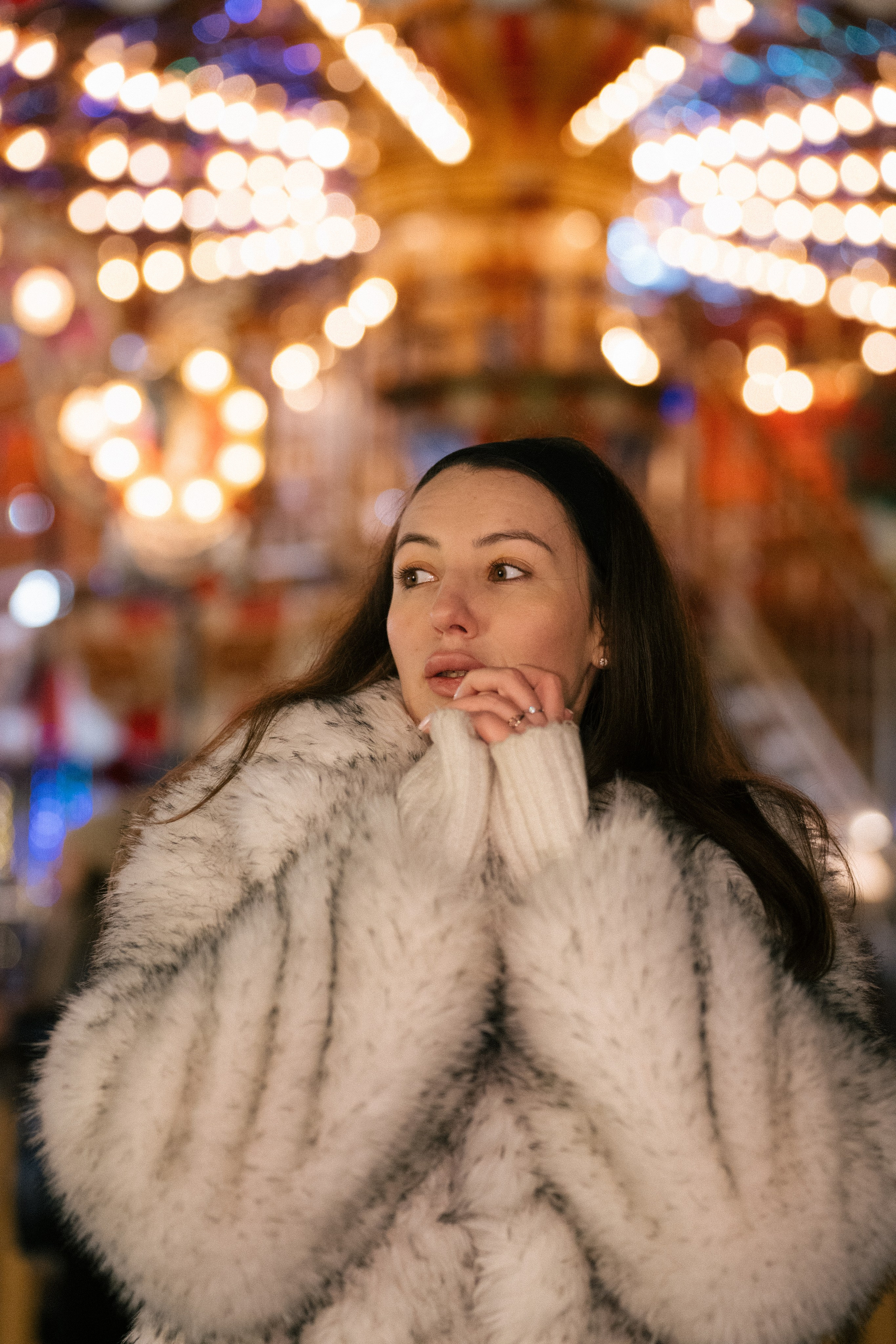 ПРОГУЛКА НА МАНЕЖНОЙ ПЛОЩАДИ ДЛЯ ДЕВУШКИ ПЕРЕД НОВЫМ ГОДОМ (НОВОГОДНЯЯ ФОТОСЕССИИЯ НА МАНЕЖНОЙ ПЛОЩАДИ). Профессиональный фотограф, Санкт-Петербург — Виктория Богомолова