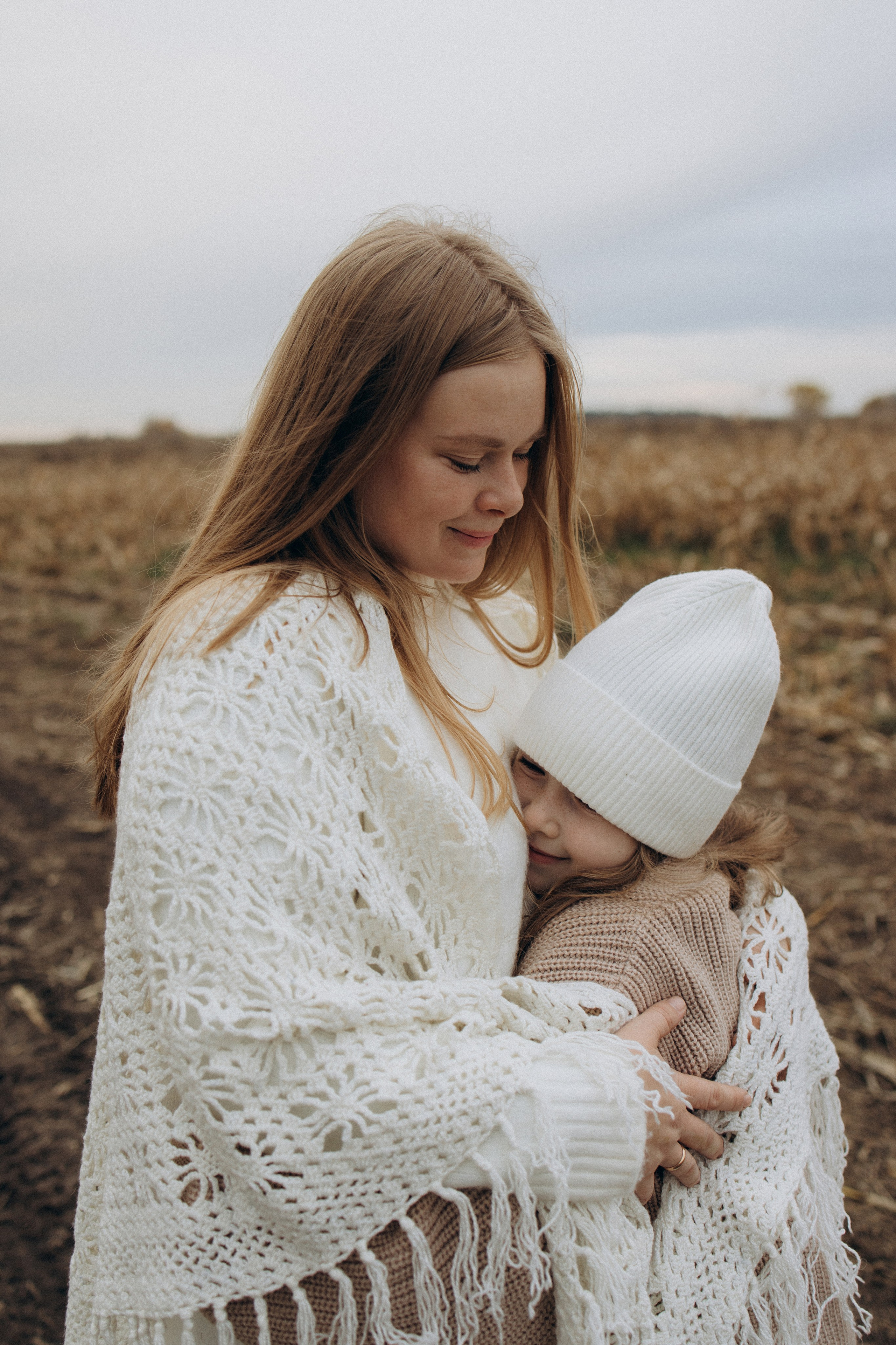 Оля, Ксюша и кукуруза. Фотограф Елена Рябцева