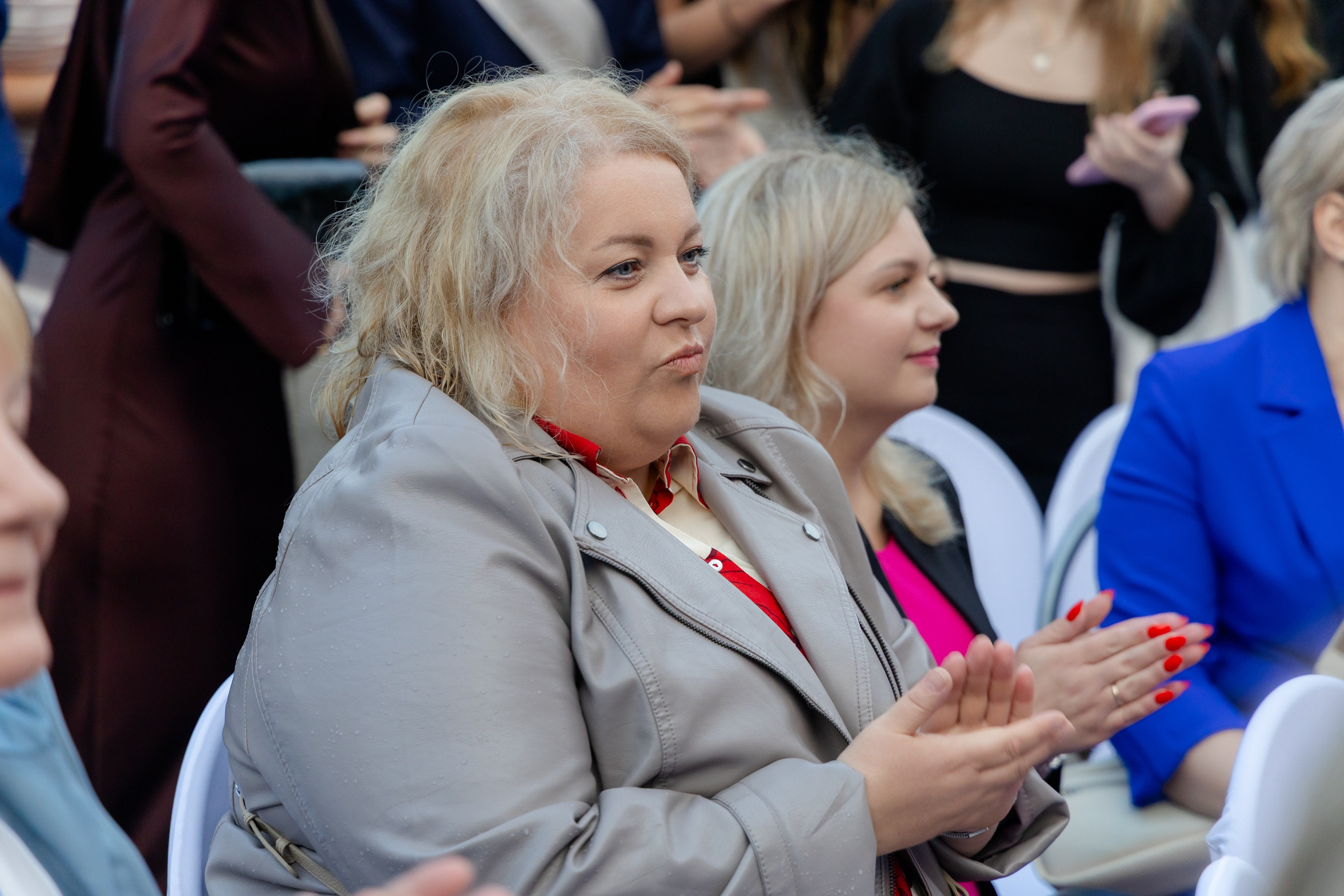 Школьный выпускной 2025 год в Минске, Беларуси. Свадебный фотограф в Минске/Беларуси Сергей Спиридонов