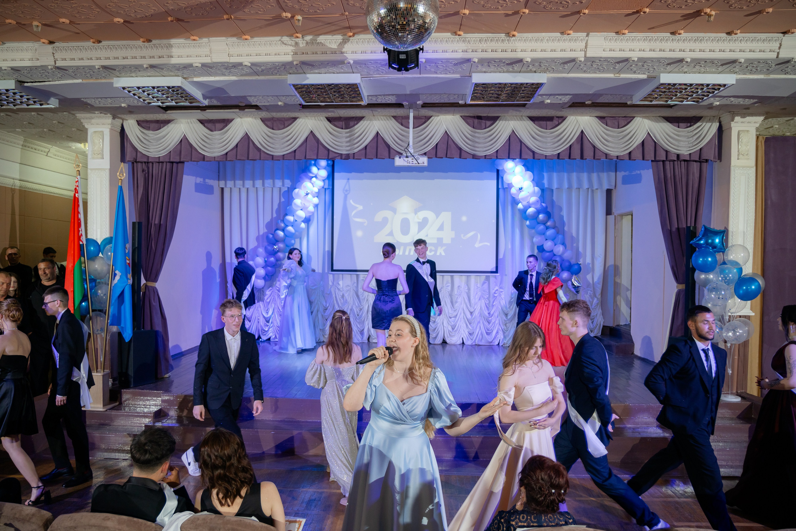 Школьный выпускной 2024 год в Соколе (Минск). Свадебный фотограф в Минске/Беларуси Сергей Спиридонов