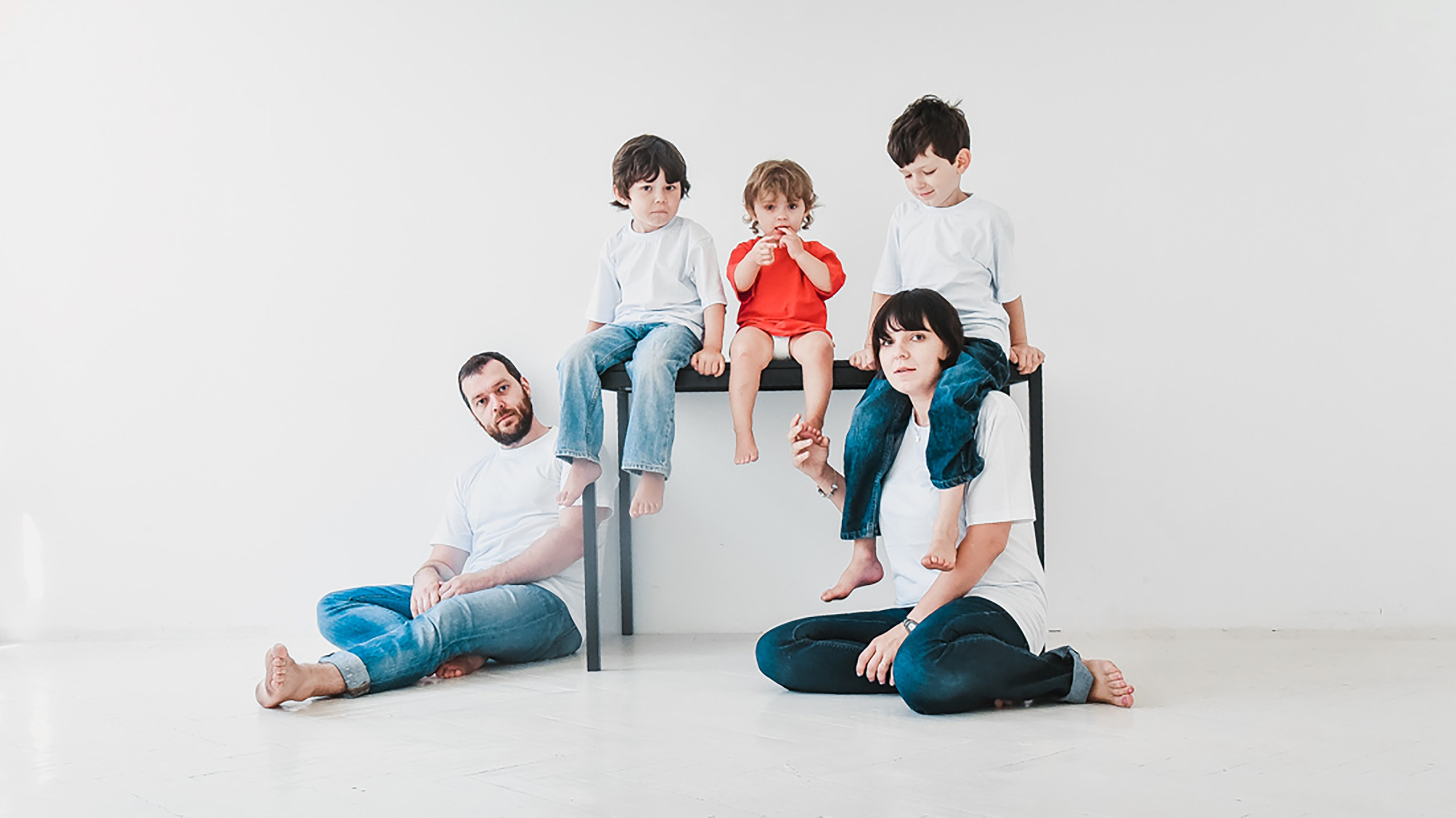 Минималистичная семейная фотосессия