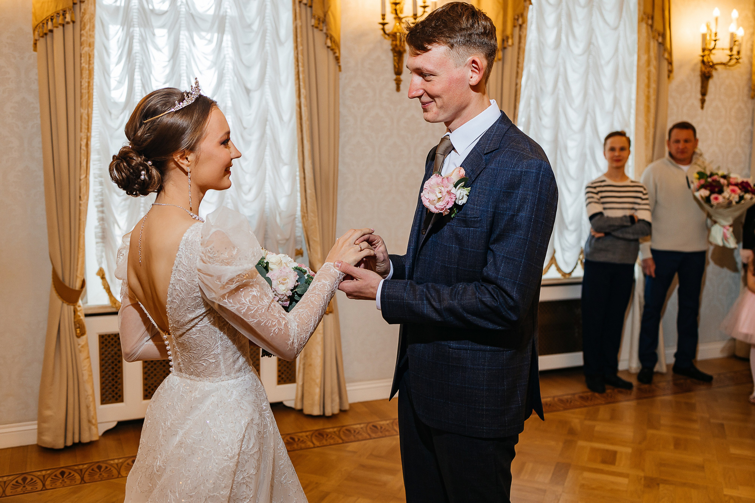 Романтическое утро невесты. Олег Сверчков | Свадебный фотограф Вологда