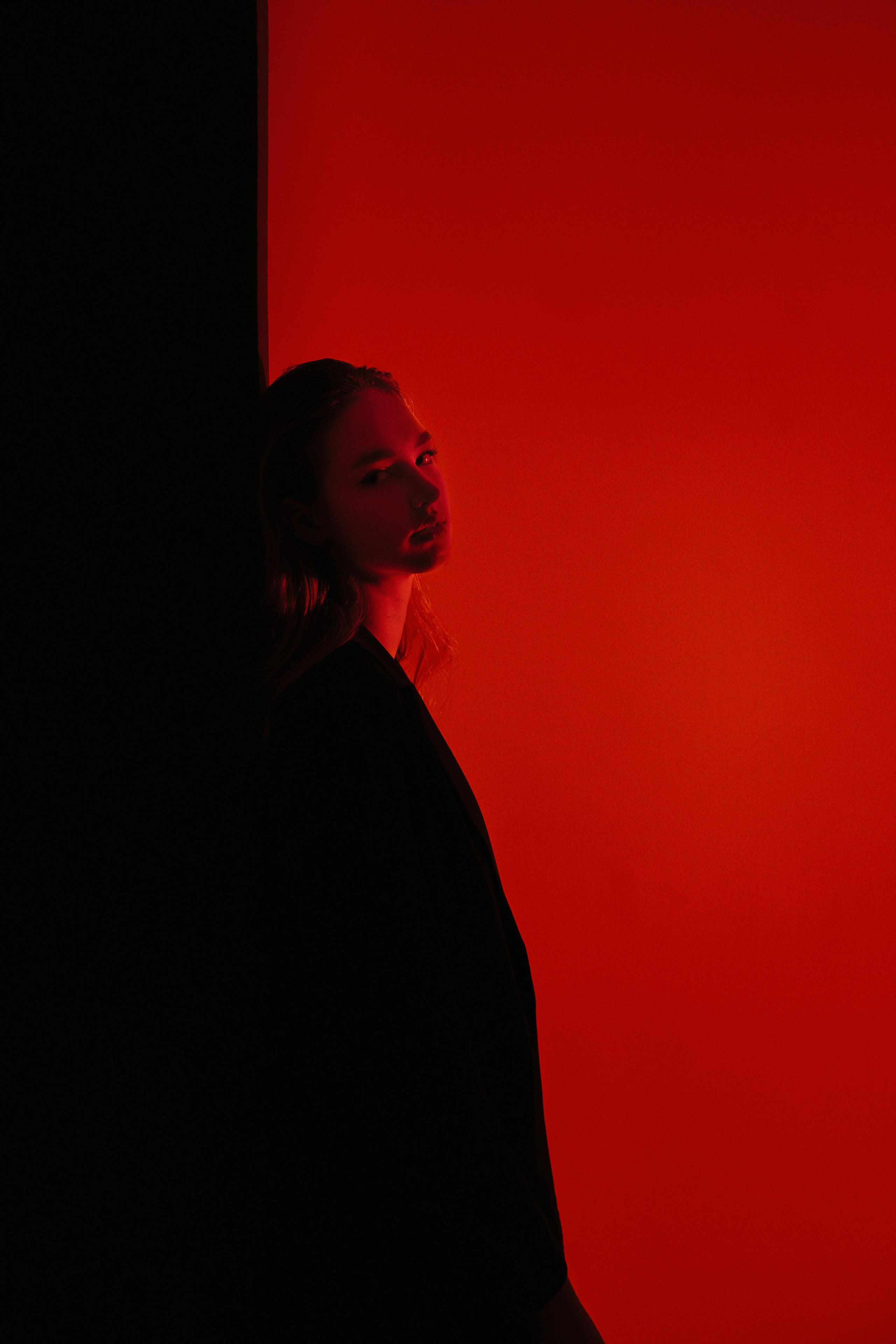 Вика в красном. Паша Страхов — фотограф