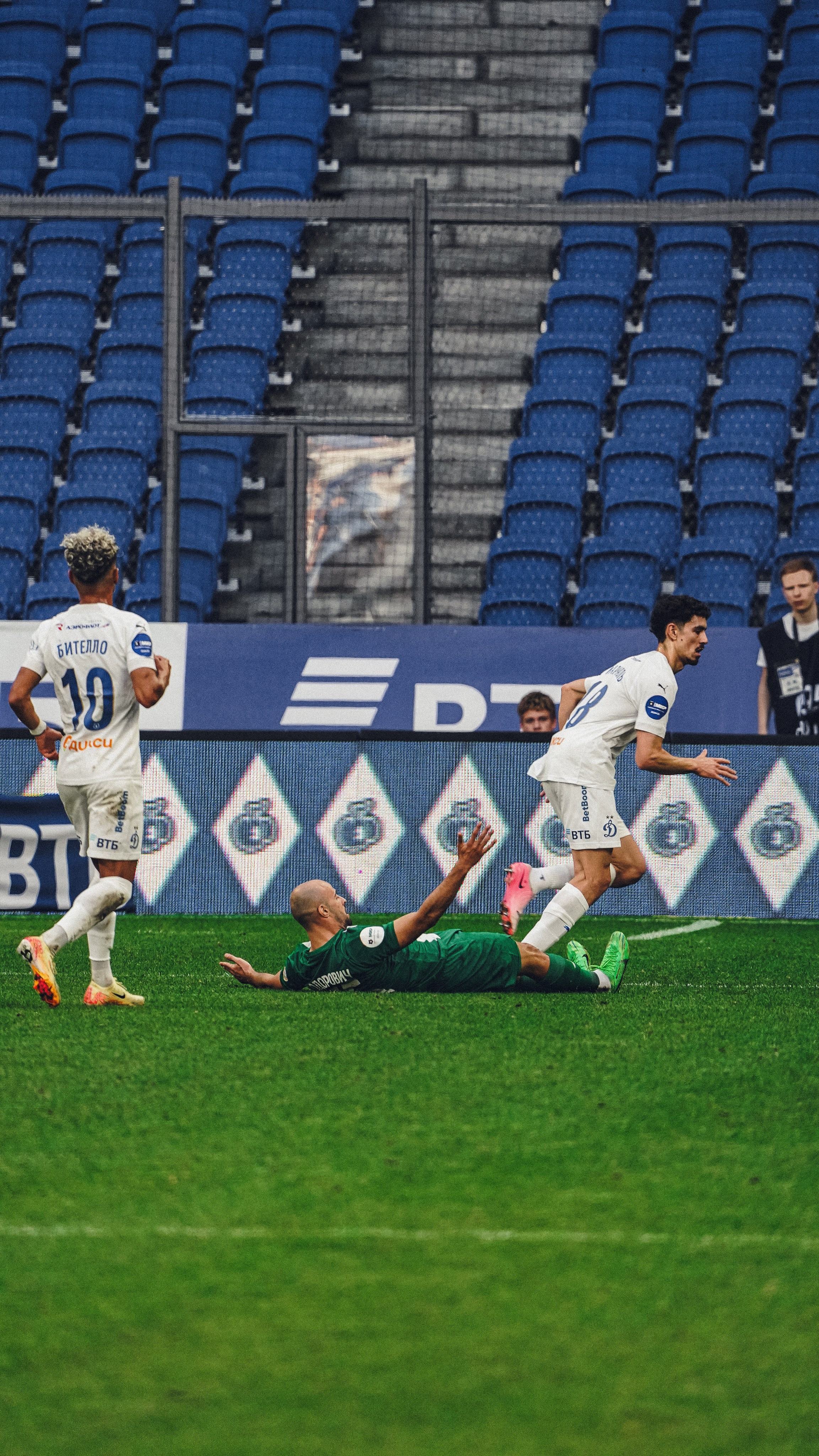 Футбол. Динамо-Ахмат 15.09.24. Автомобильный фотограф Шакая Кирилл