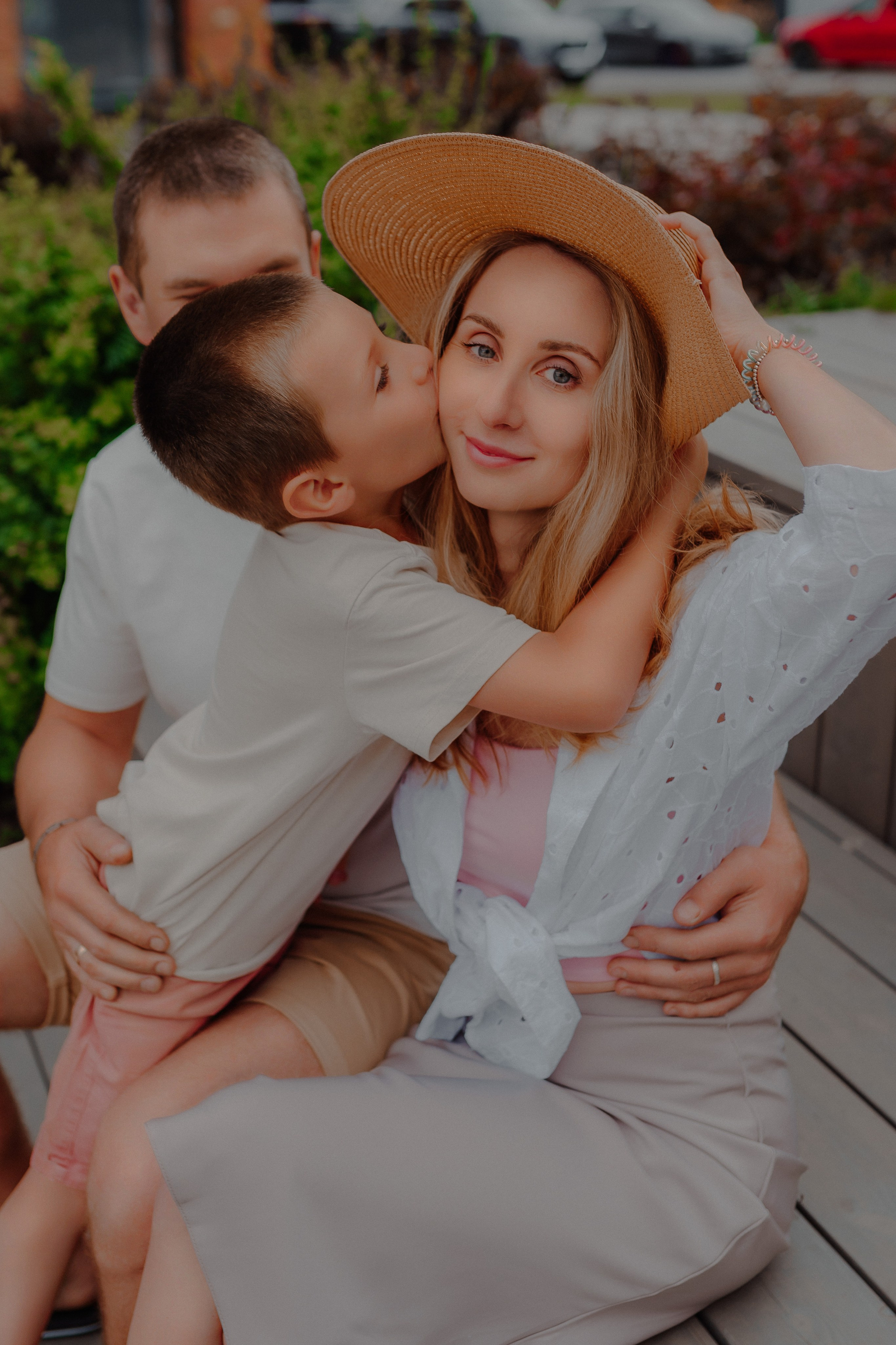 Семейная прогулка в родном Новоселье. Семейный и индивидуальный фотограф в Санкт-Петербурге Маргарита Щипкова