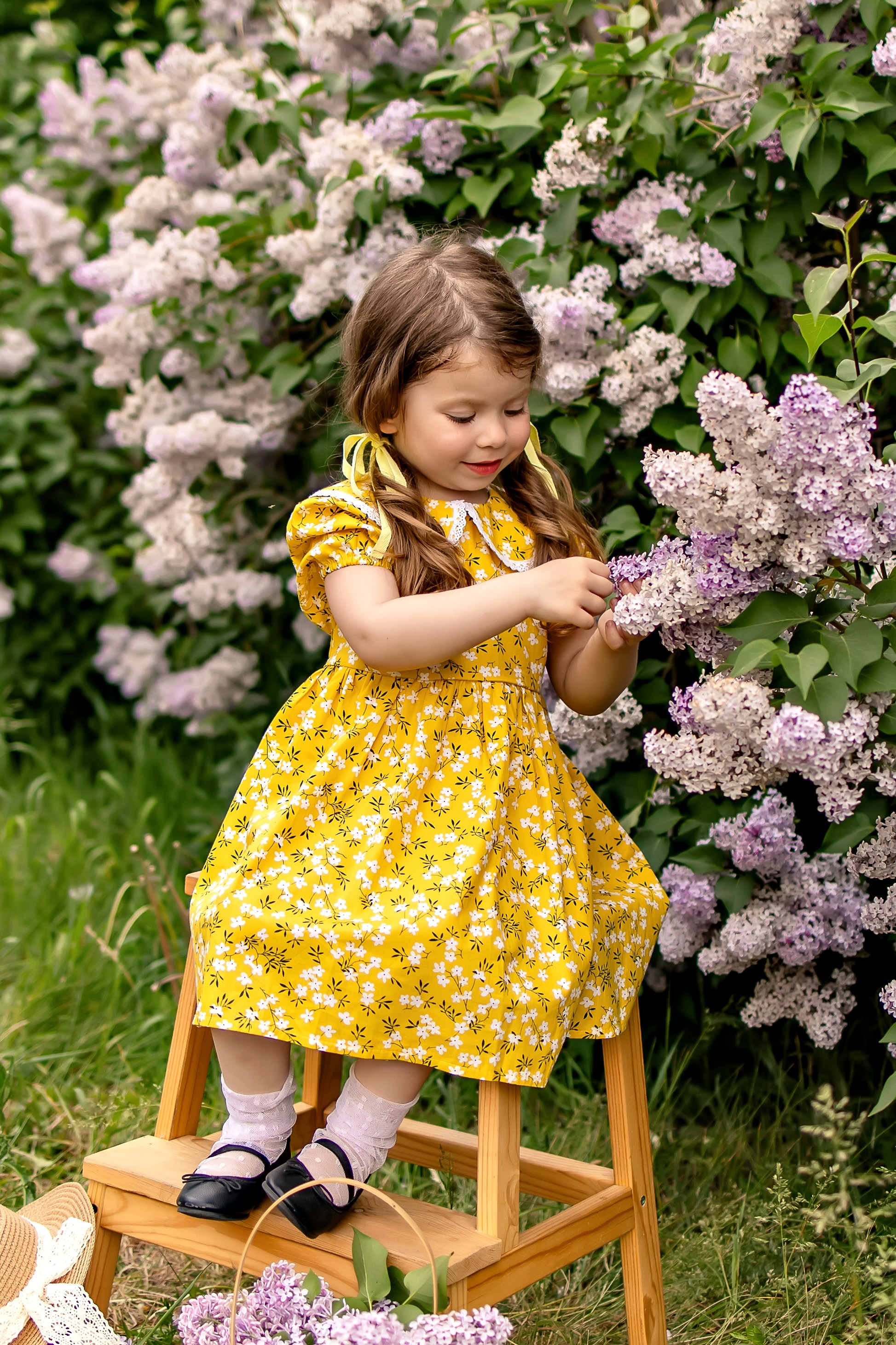 Анюта в сирени. Семейный и детский фотограф Оля в Тюмени