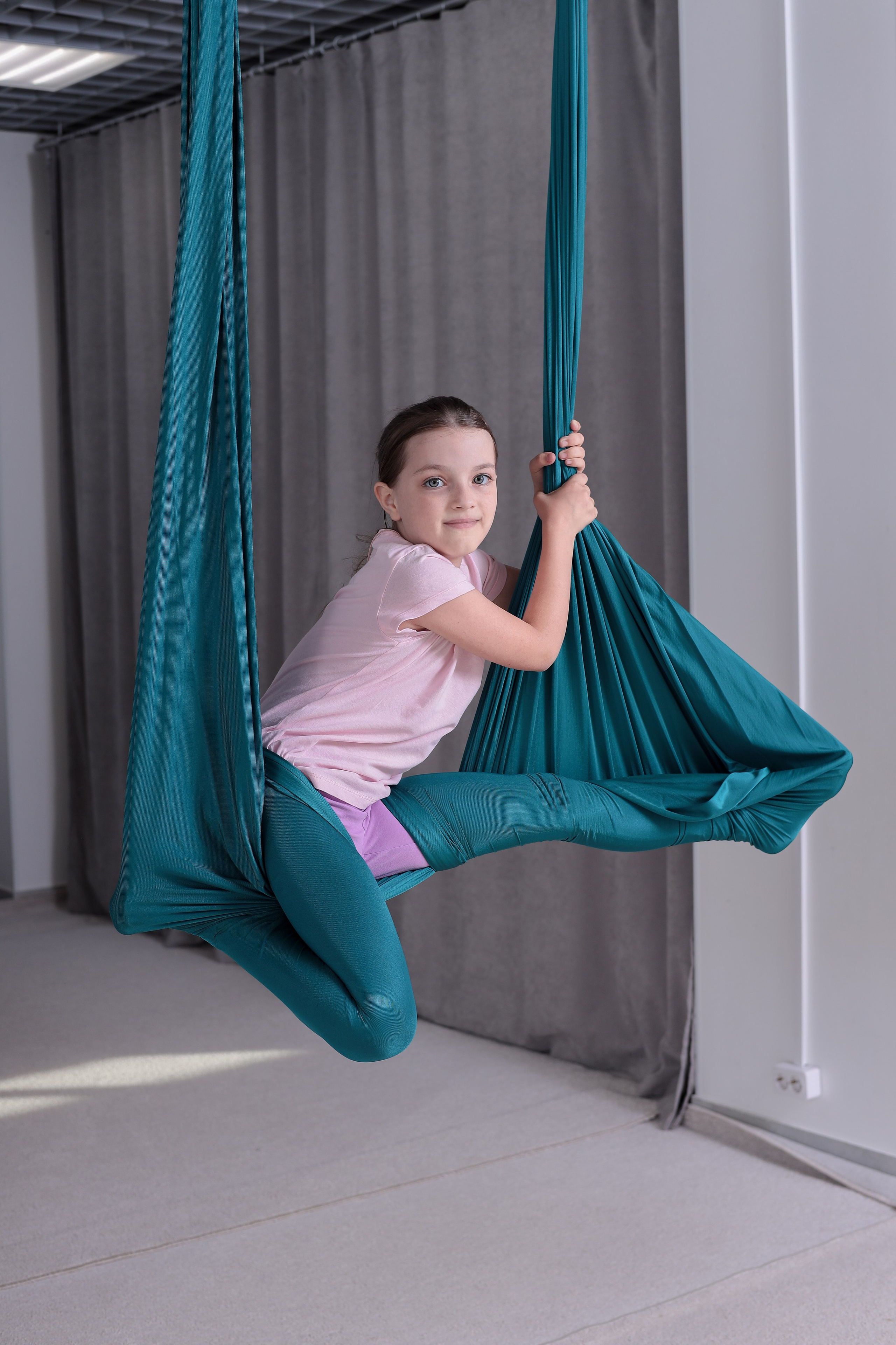 Детская аэройога. Фотограф Надршина Лилия