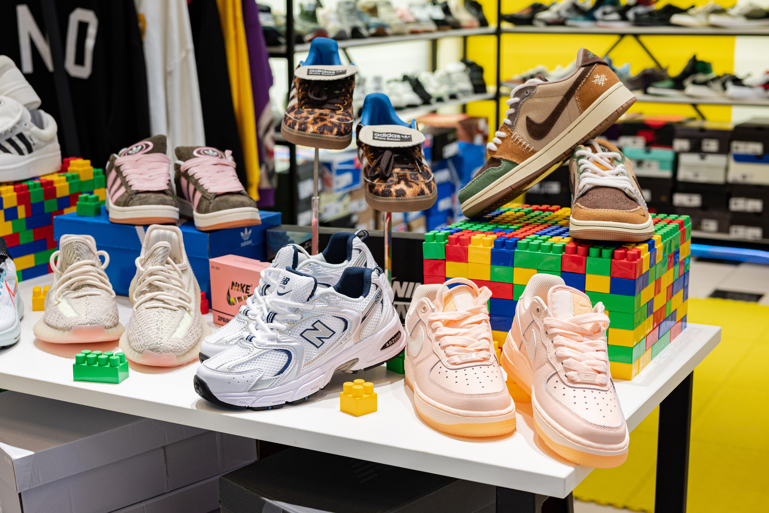 Магазин кроссовок. Предметный фотограф, фото для маркетплейсов Пятигорск, КМВ