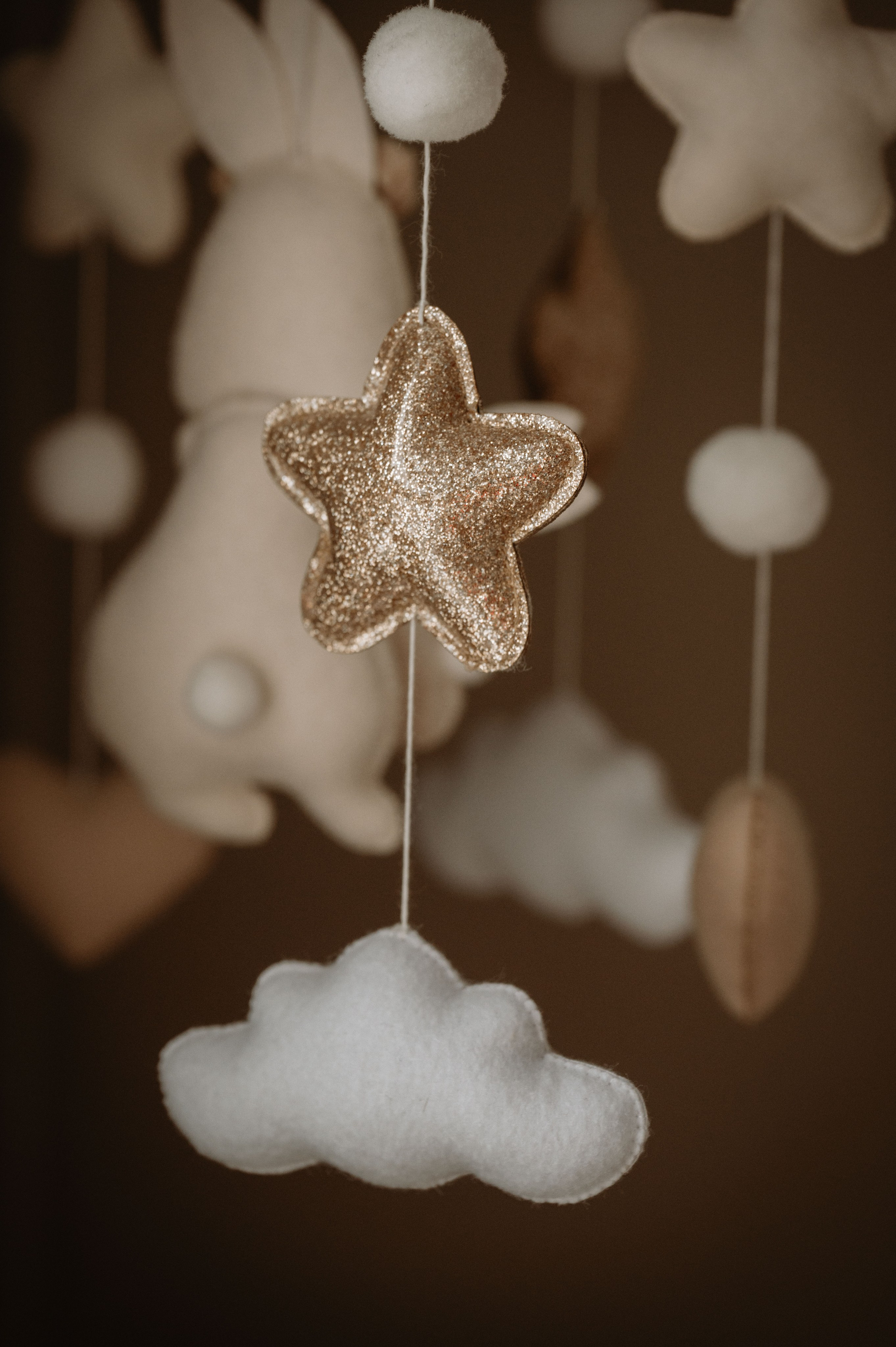 Малышка Зои с мамой и бабушками. Фотограф беременности и семьи, домашние съемки, Ньюборн