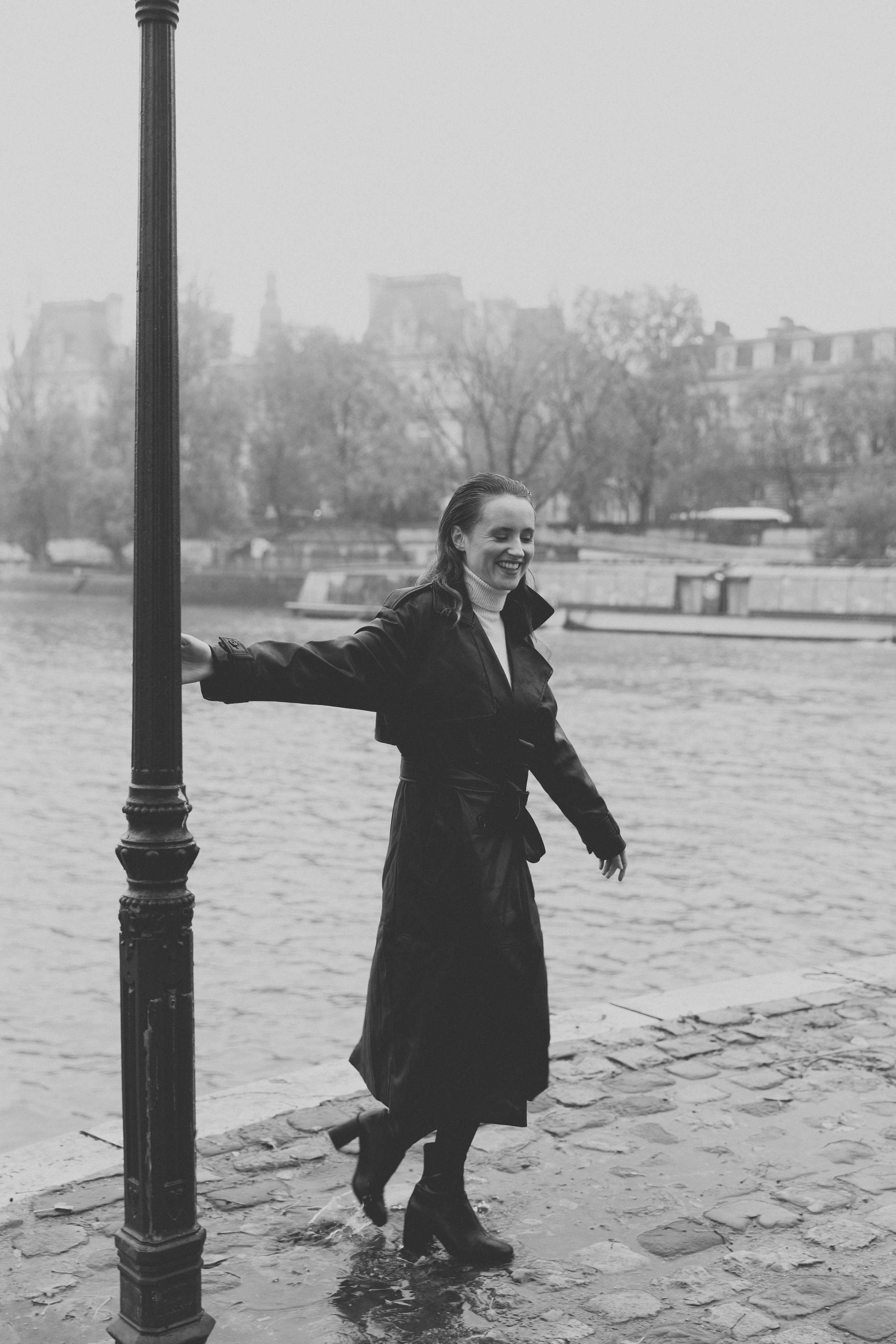 Femme fatale. Photographer in Paris