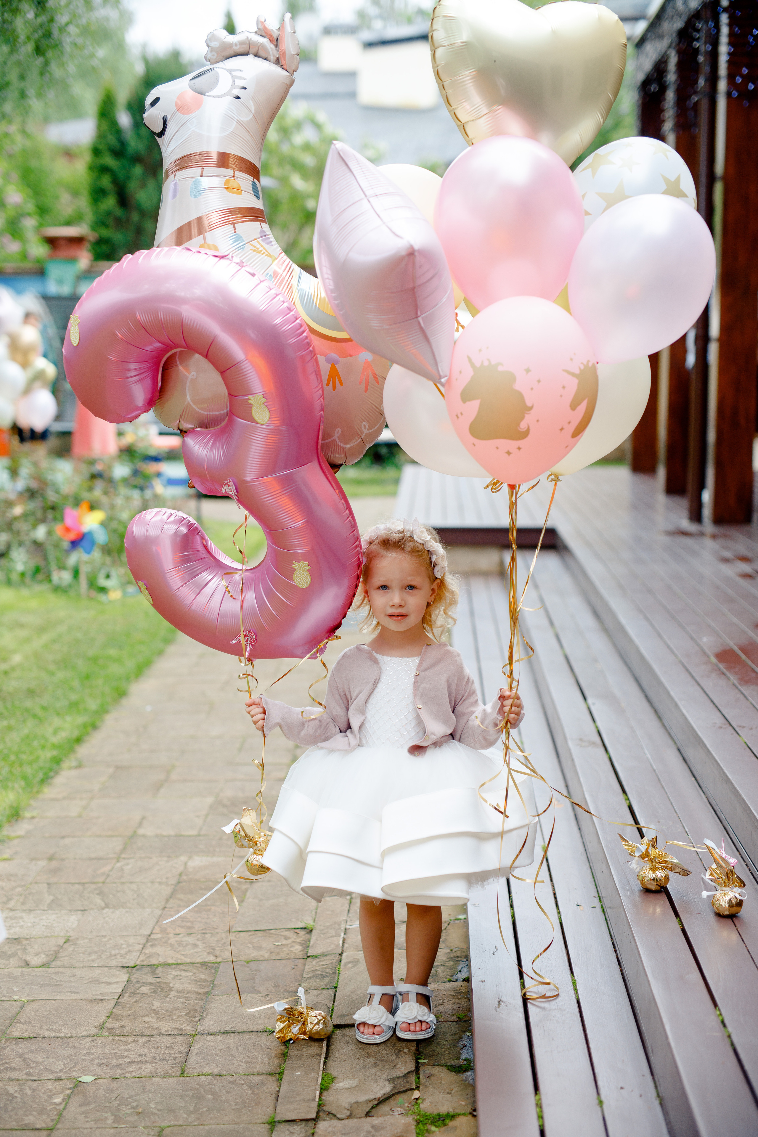 День рождения Устиньи (3 года). Вова Петров
