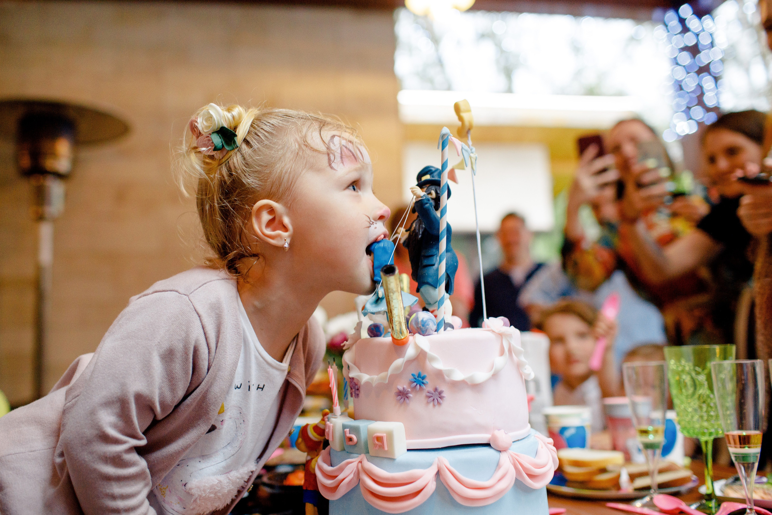 День рождения Устиньи (3 года). Вова Петров