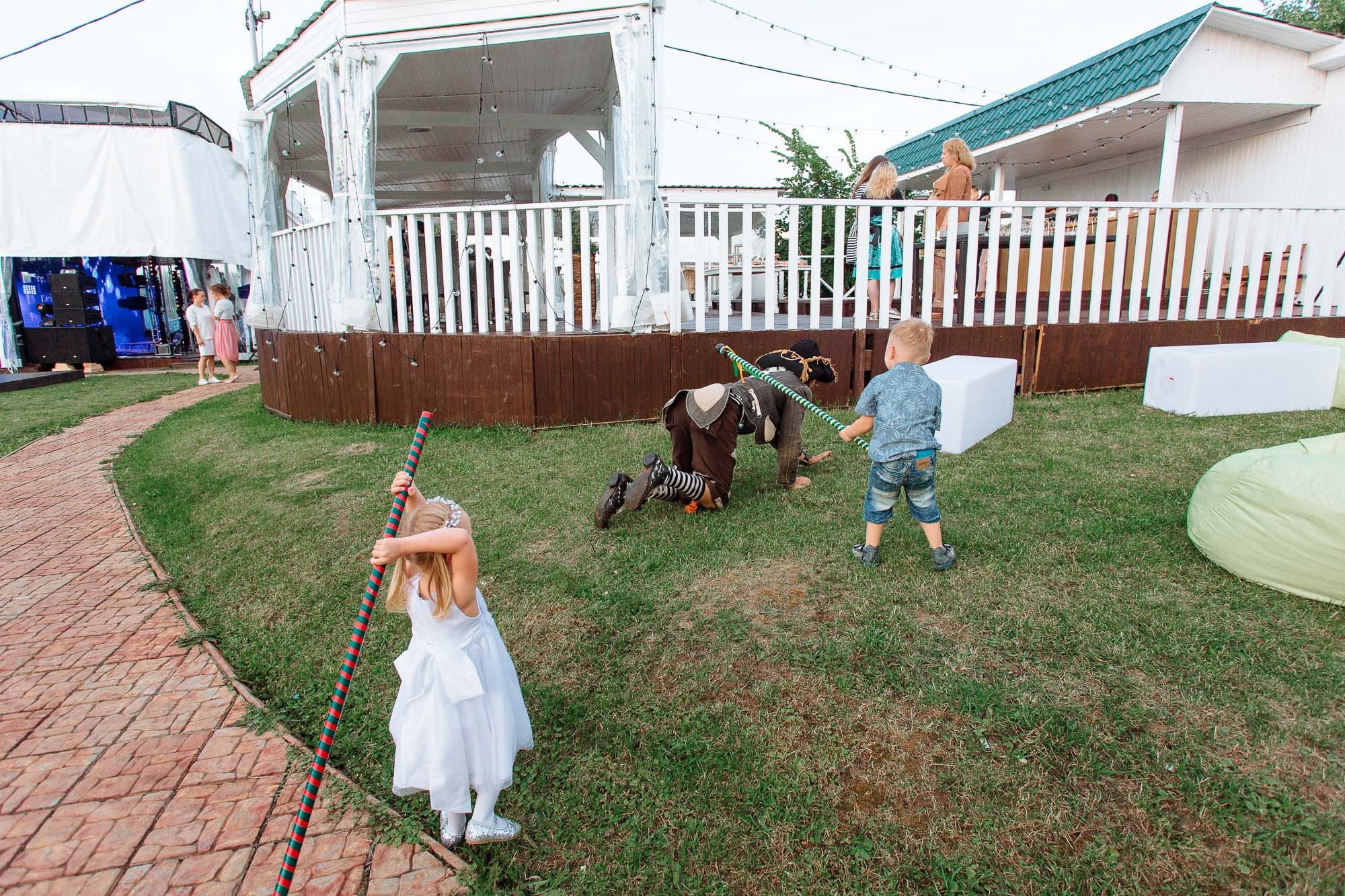Артем + Юля. Вова Петров