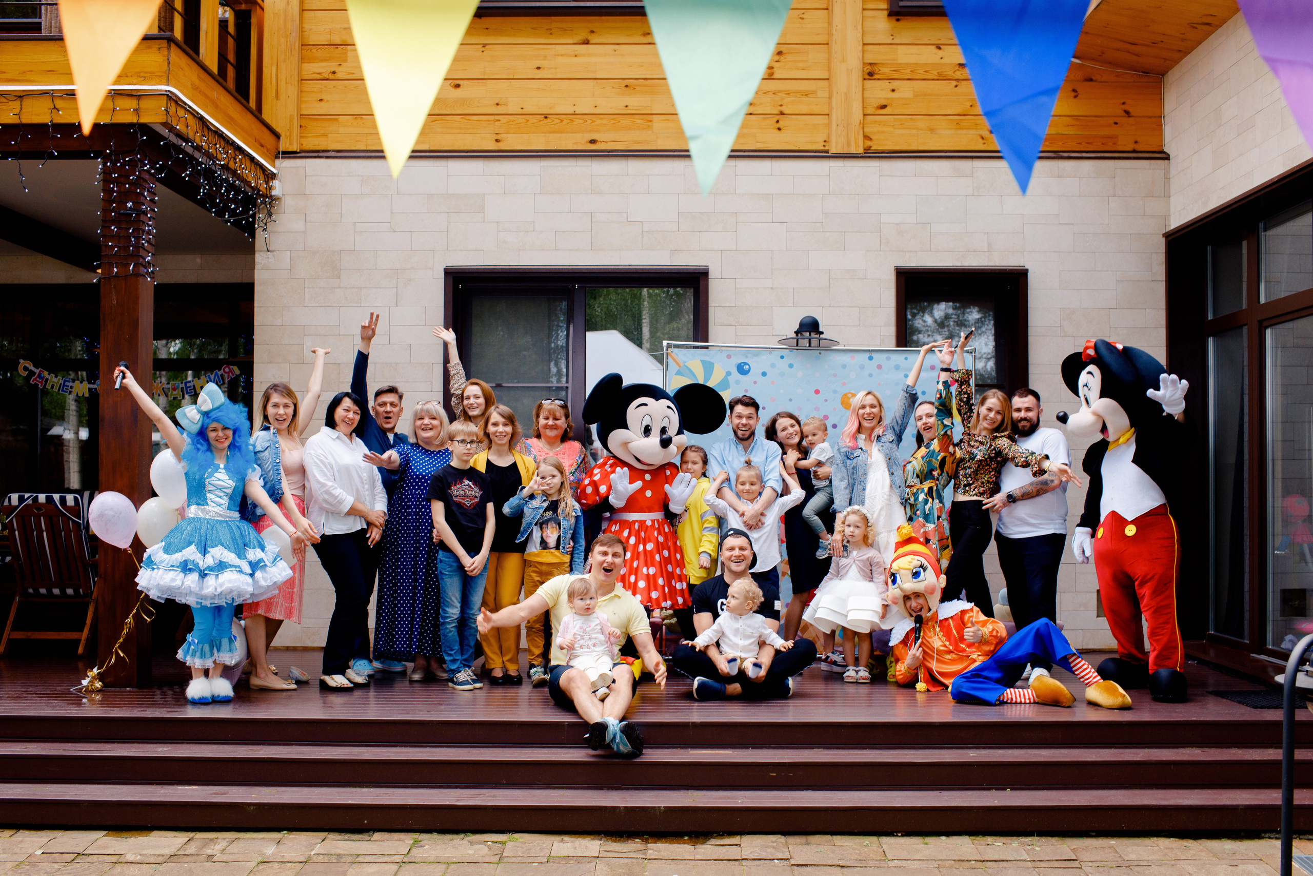 День рождения Устиньи (3 года). Вова Петров