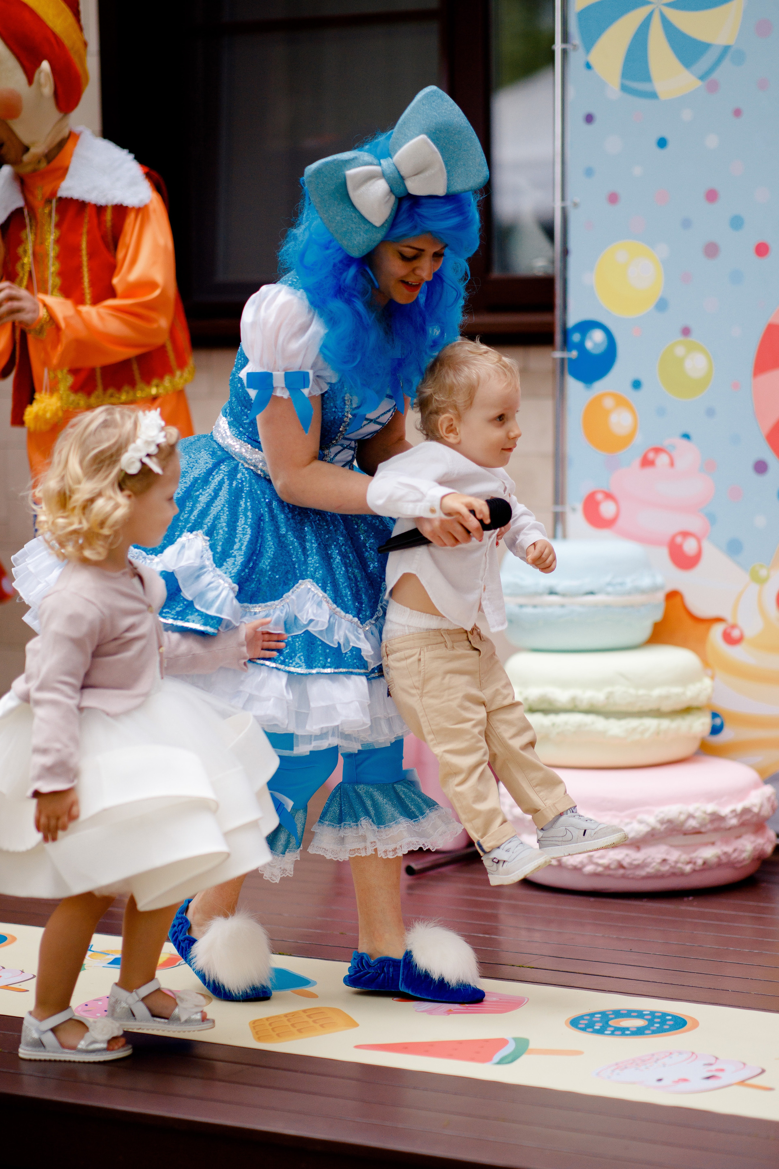 День рождения Устиньи (3 года). Вова Петров