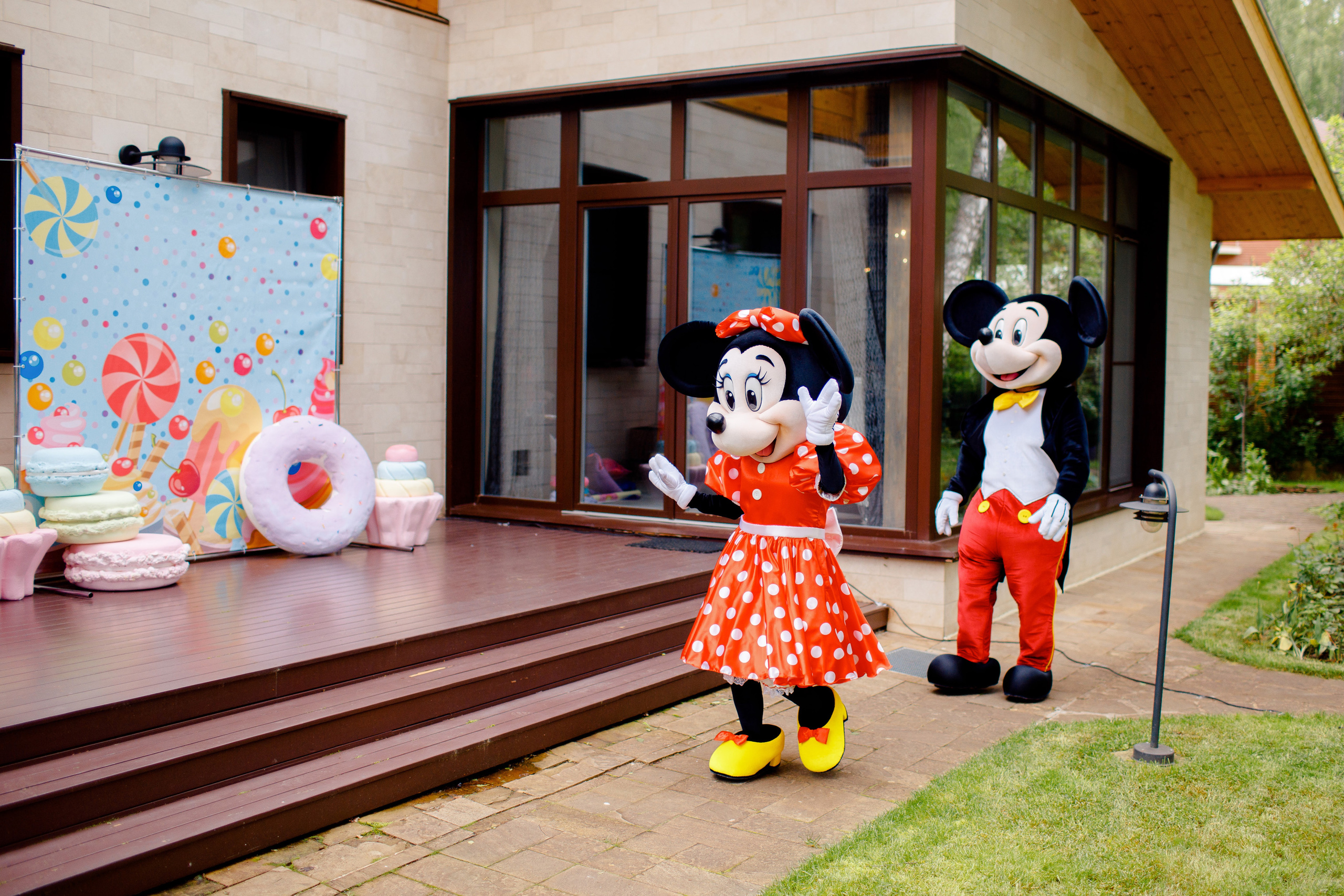 День рождения Устиньи (3 года). Вова Петров