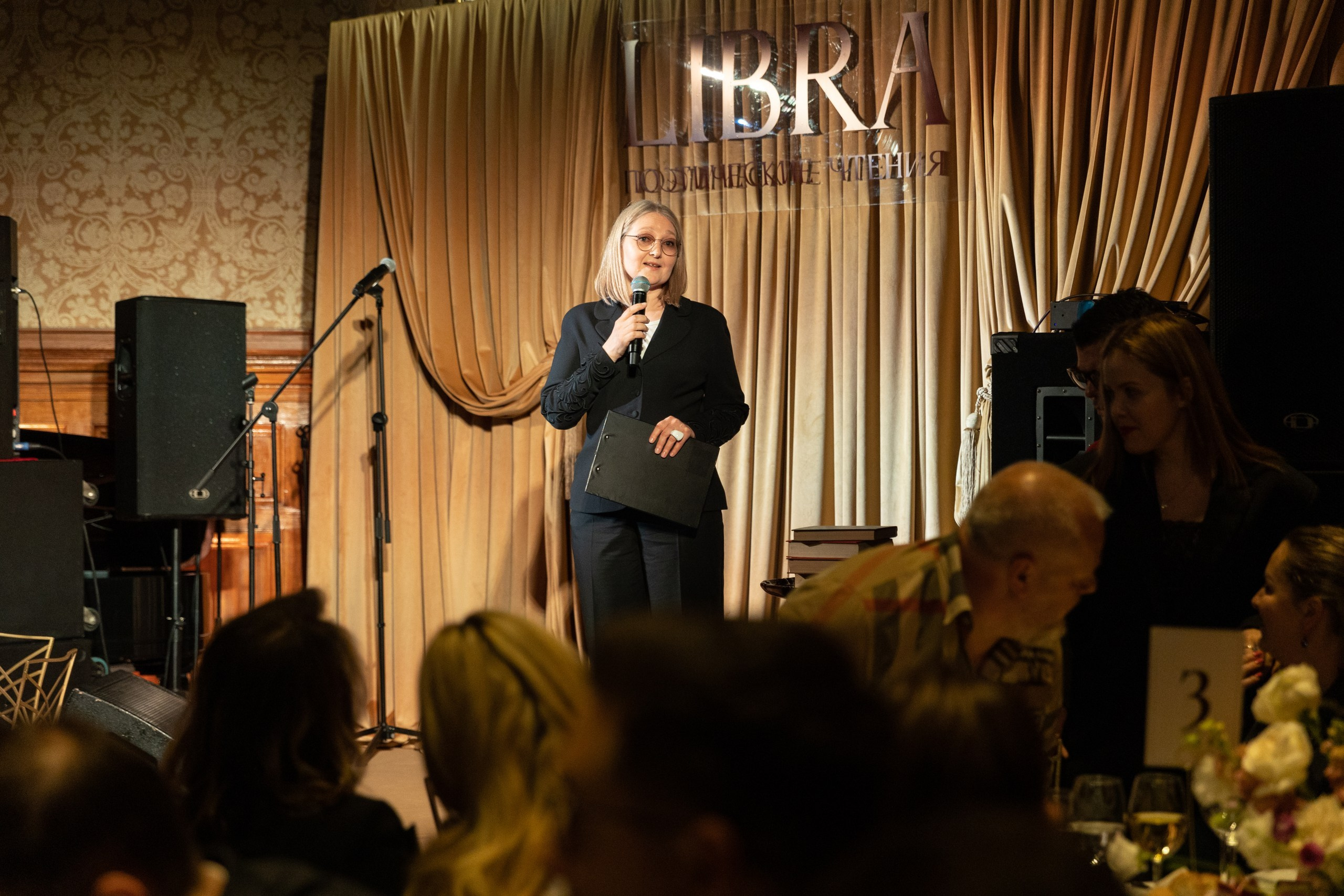 Поэтические чтения. Свадебный и семейный фотограф