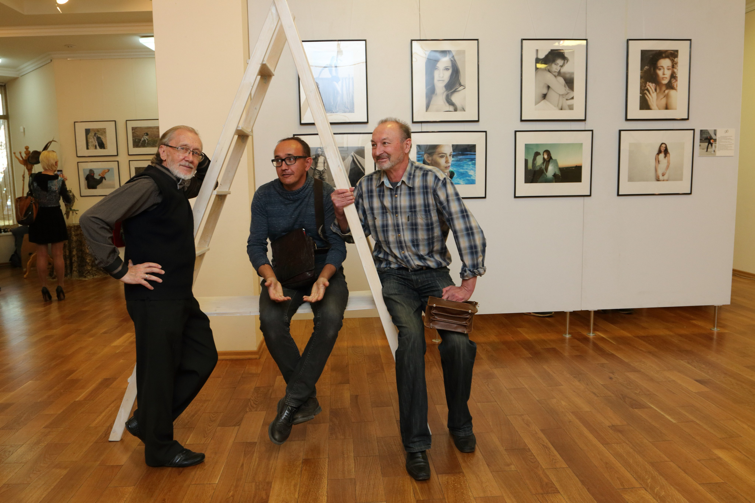 01.10.2015 Фотовыставка «24 вселенные». Фотообъединение Самарского областного отделения Союза журналистов России