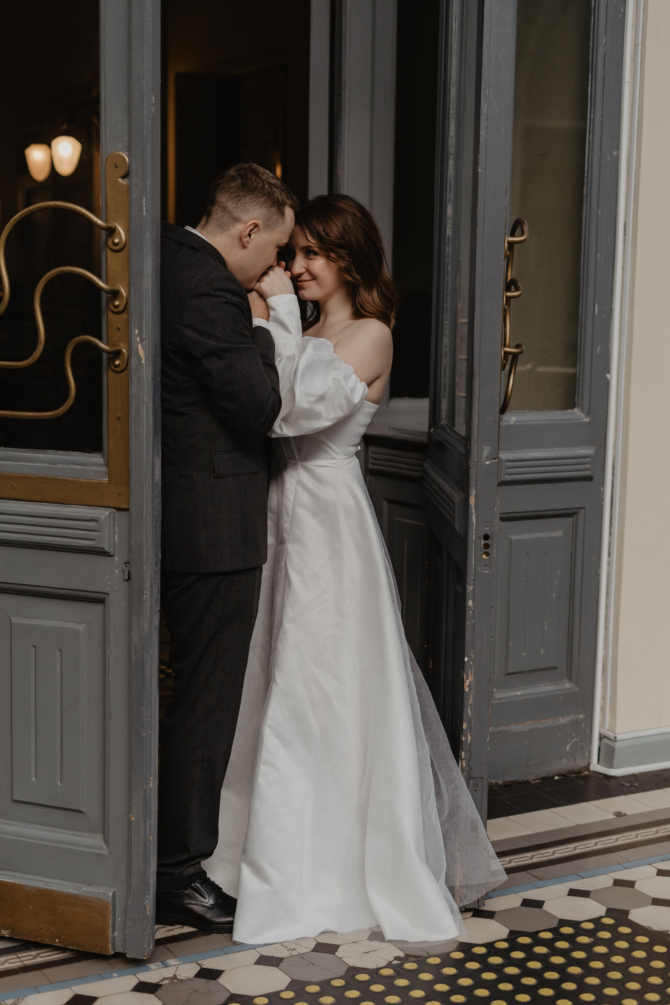 Оксана & Денис | Влюбленные на вокзале. Дина Альбур | Фотограф в Санкт-Петербурге