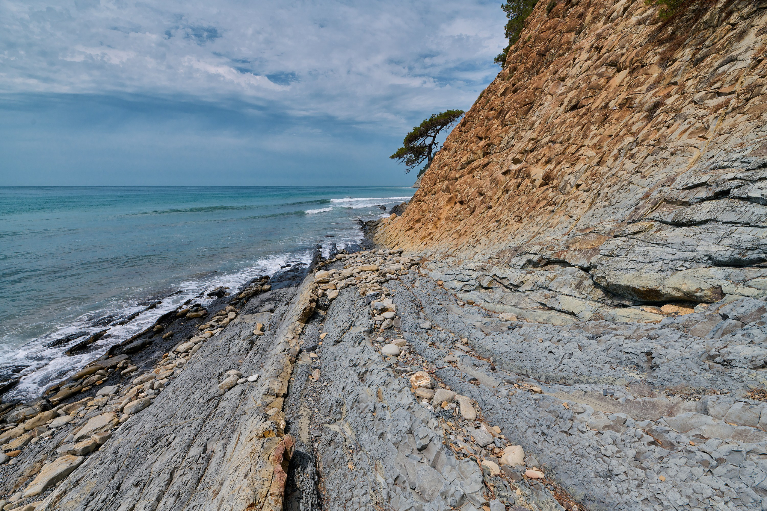 Геленджикский район, Краснодарский край, Кавказ, Черное море, скалы, горы, сосна, пляж, Джанхот, скала Черепаха