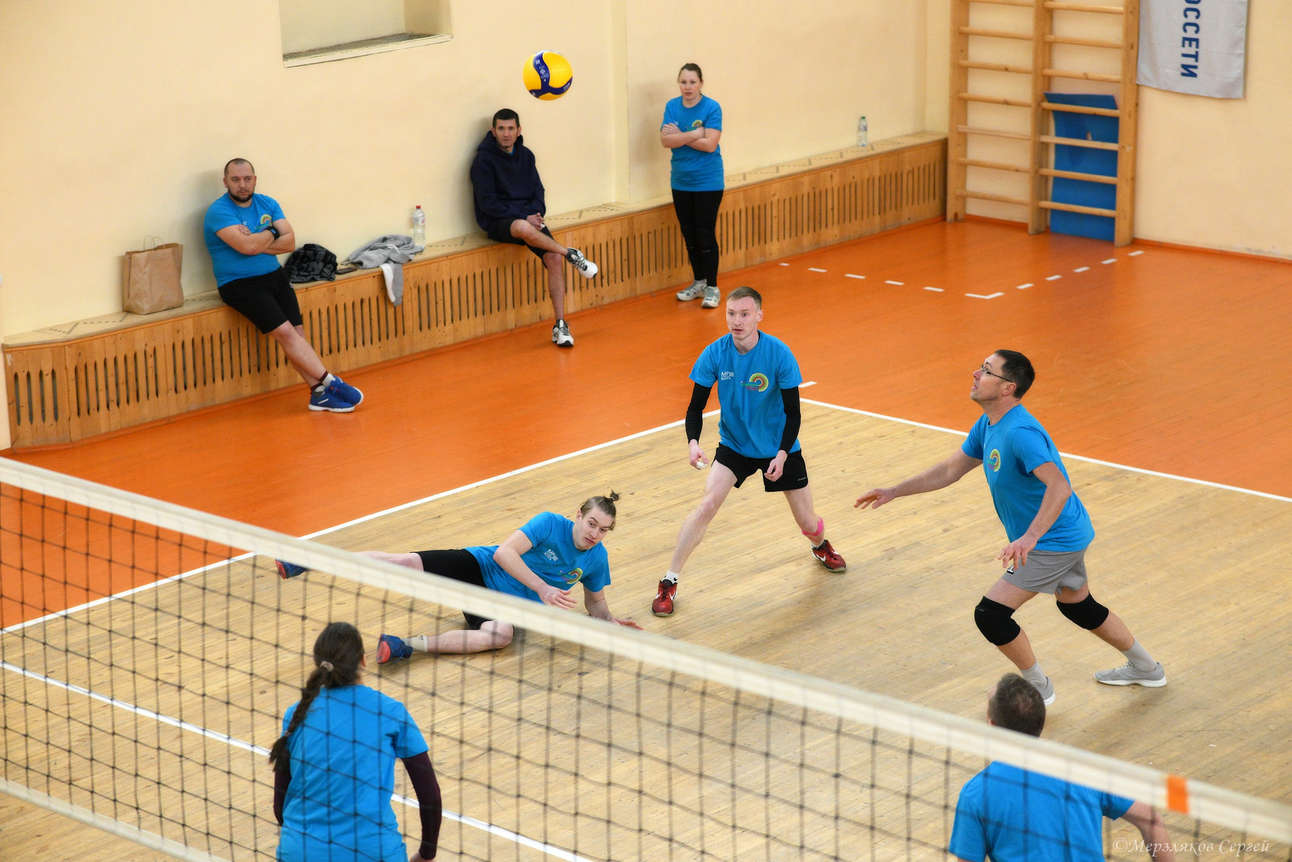 Новогодний турнир по волейболу. Ижевск. 15.12.2023. Спортивный репортажный фотограф в Ижевске Сергей Мерзляков