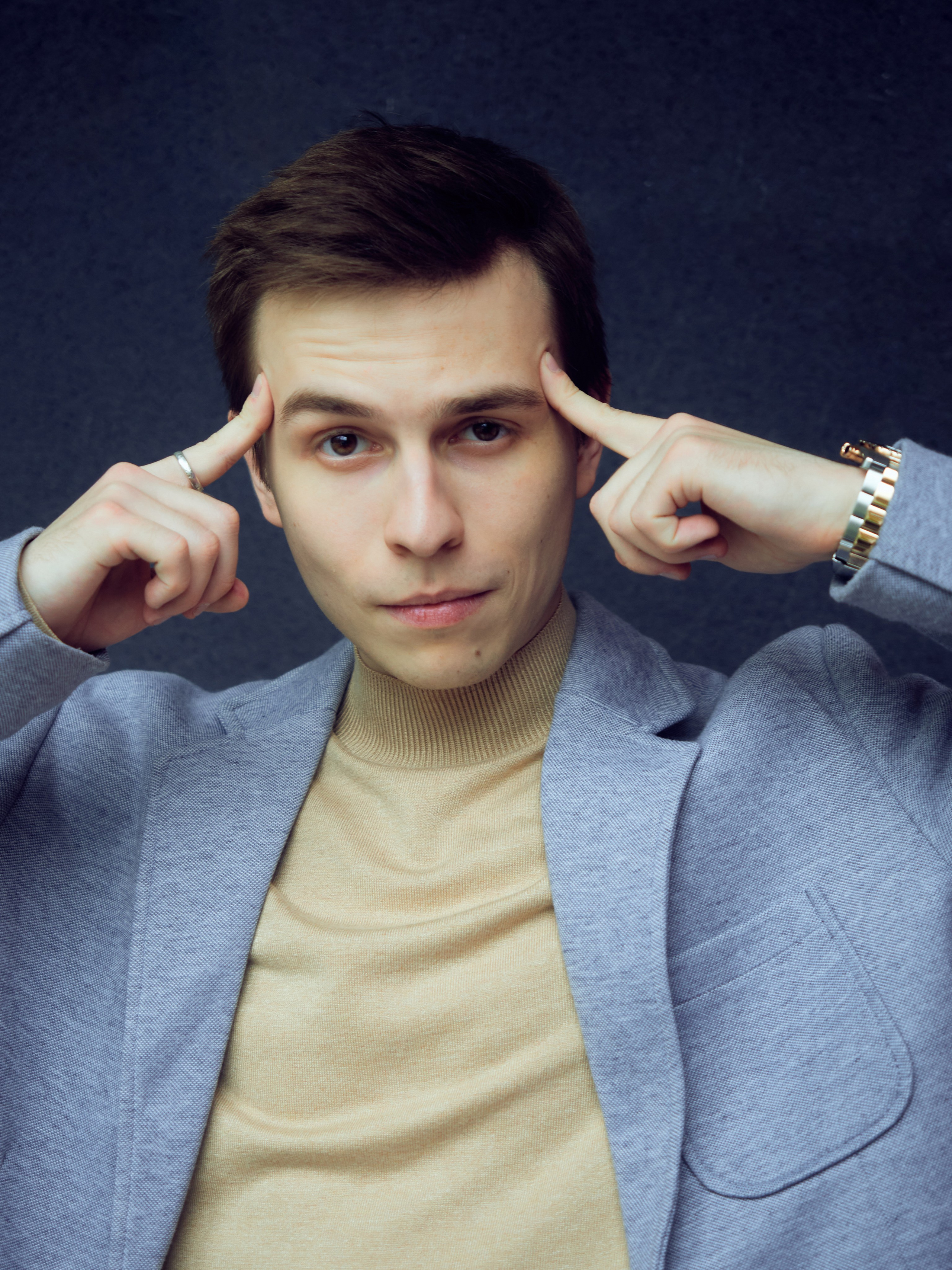 Павел (наставник коучей и комик). Главная