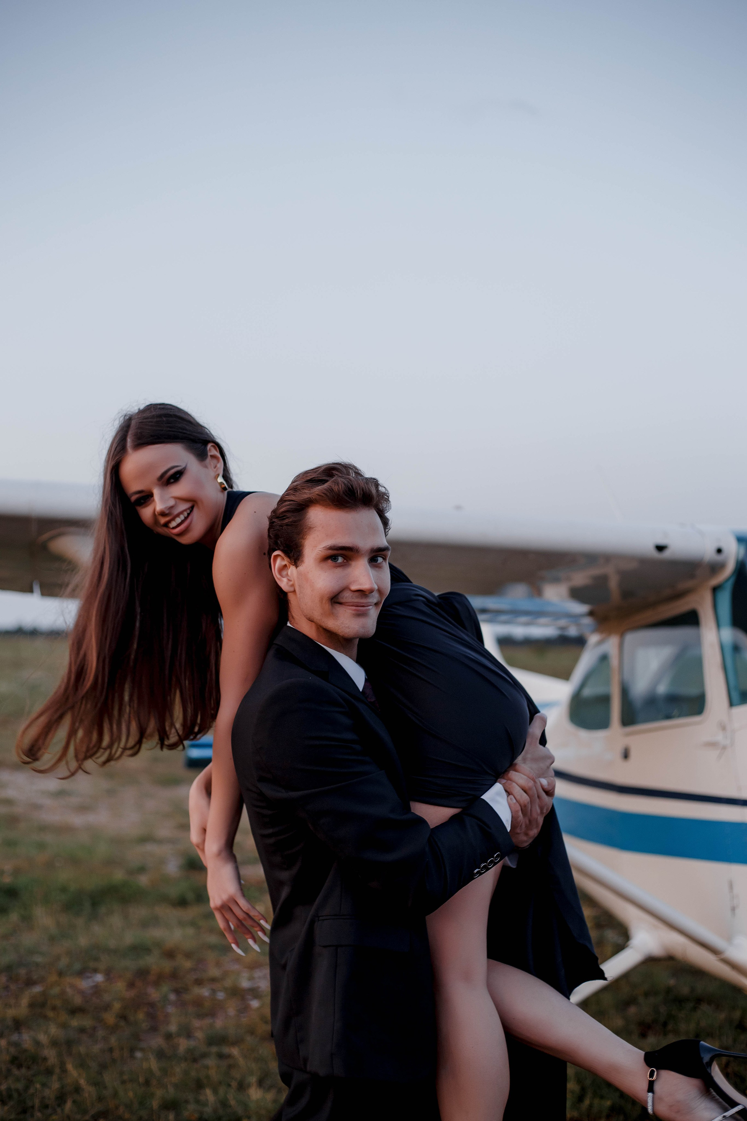 На взлетной полосе. Свадебный фотограф Санкт-Петербург  Москва