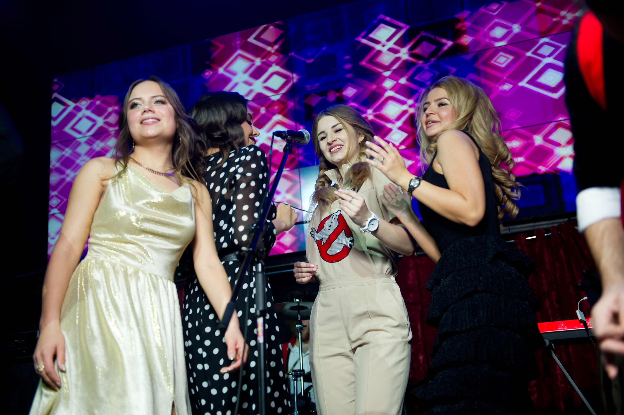 Новогодний корпоратив Summit. Репортажный фотограф и видеограф Слава Думчев. Тимбилдинги, отчетники, корпоративы