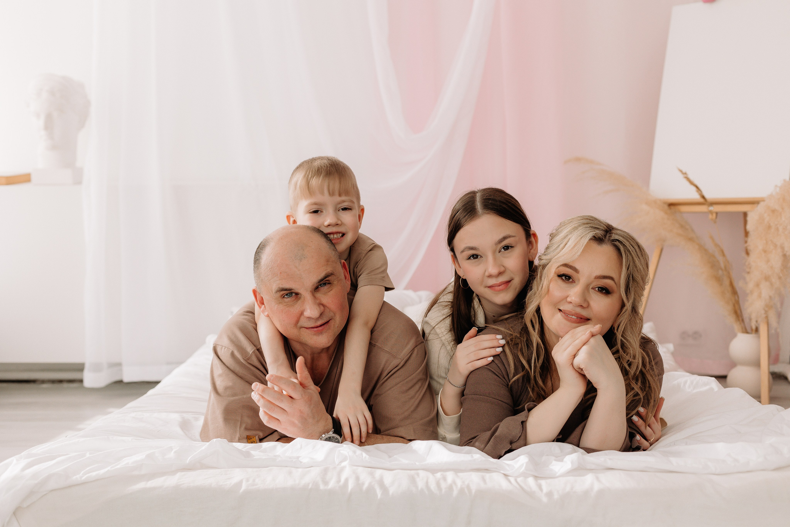 Семейная фотосессия в студии. Свадебный и семейный фотограф в Нижнекамске, Набережных Челнах