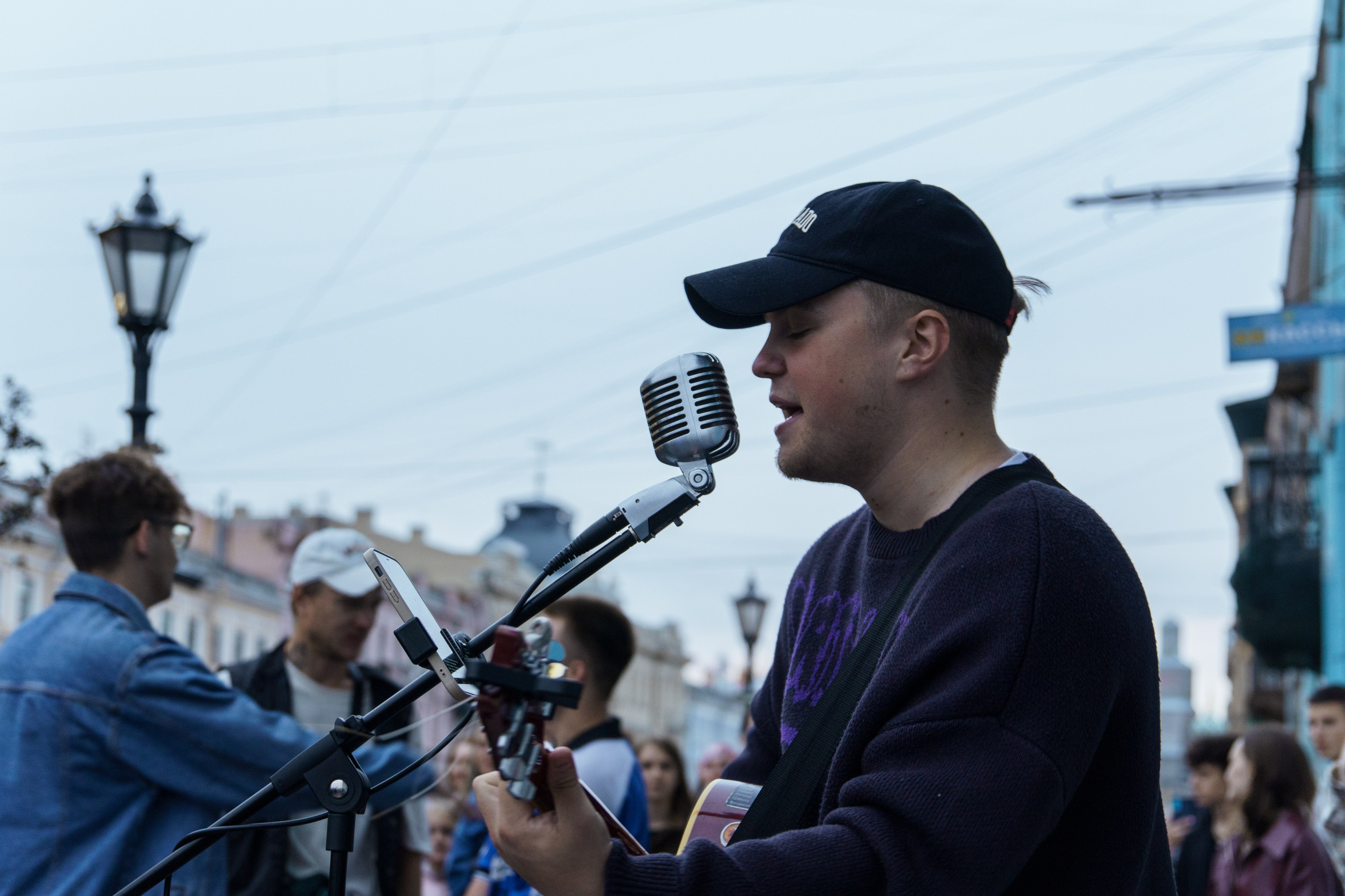 Уличный музыкант на невском. Фотограф Яна Журавская Спб / Москва