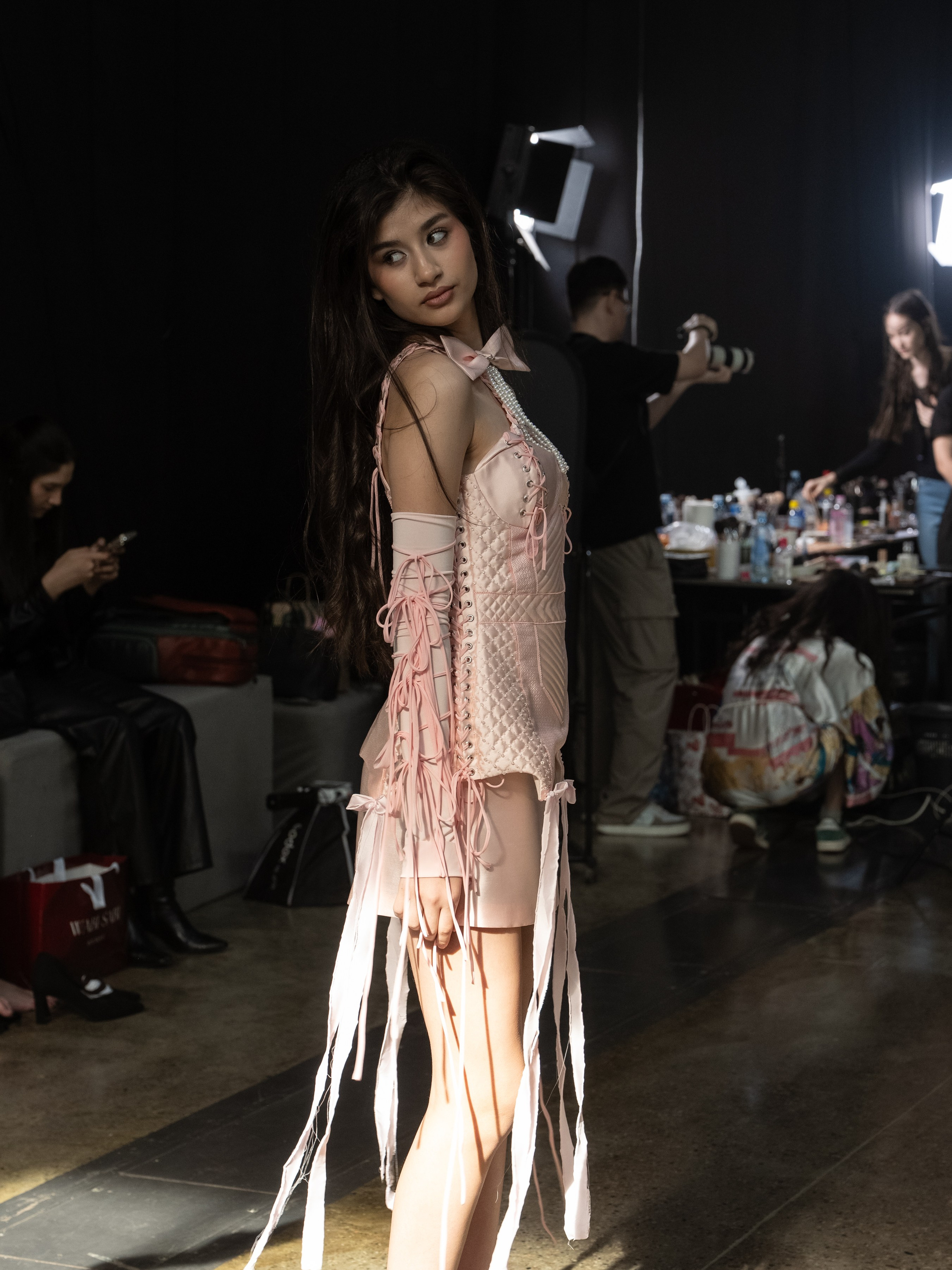 Visa Fashion Week Pre-Fall 2026 April BackStage Day 1. Сайт Алматинского НЮ АРТ, будуар и фэшн фотографа Дениса Карпенко
