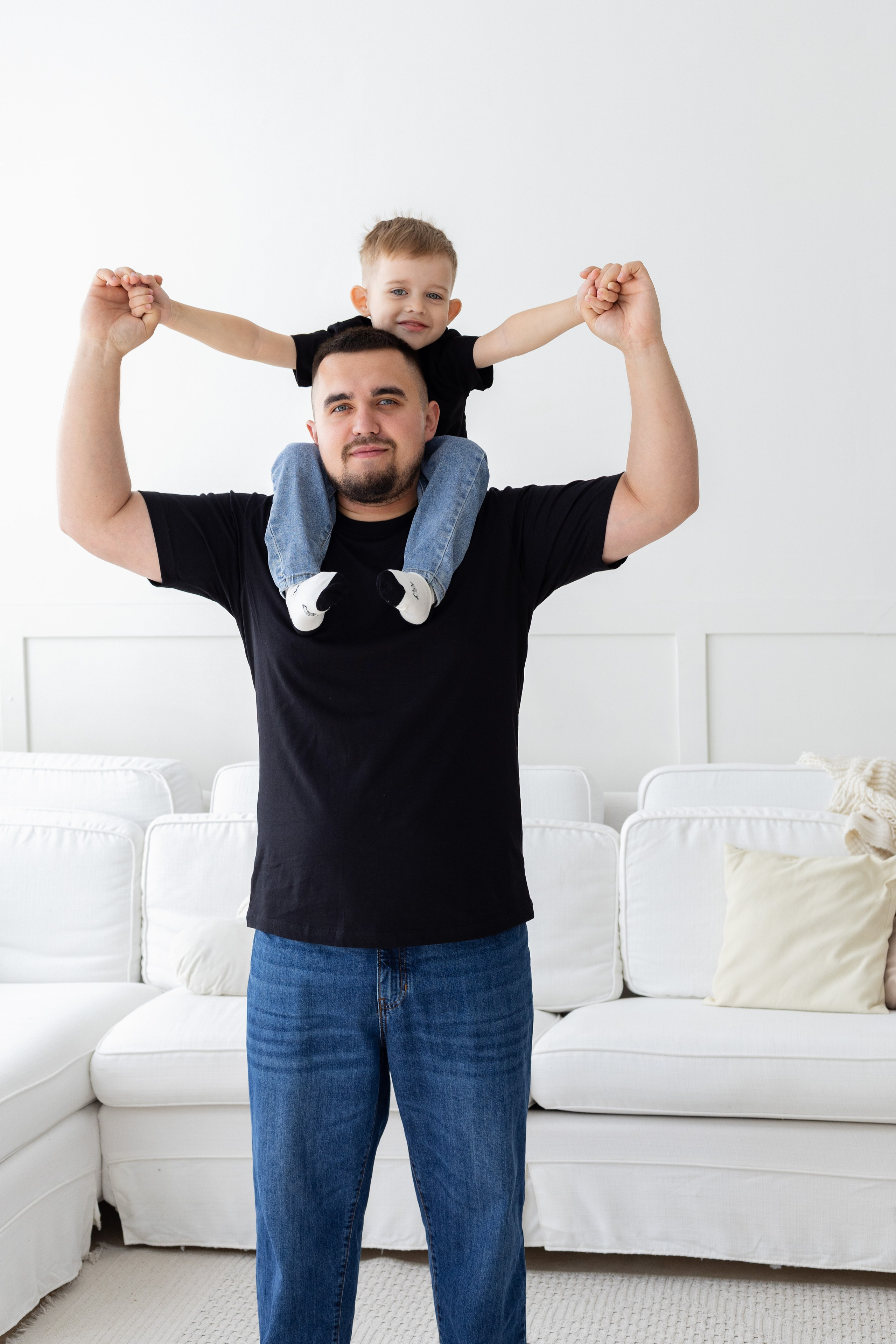 Семейная фотосессия в студии (Михаил, Крестина и Макар). Женский фотограф в Орске Новотроицке Динара Долганова