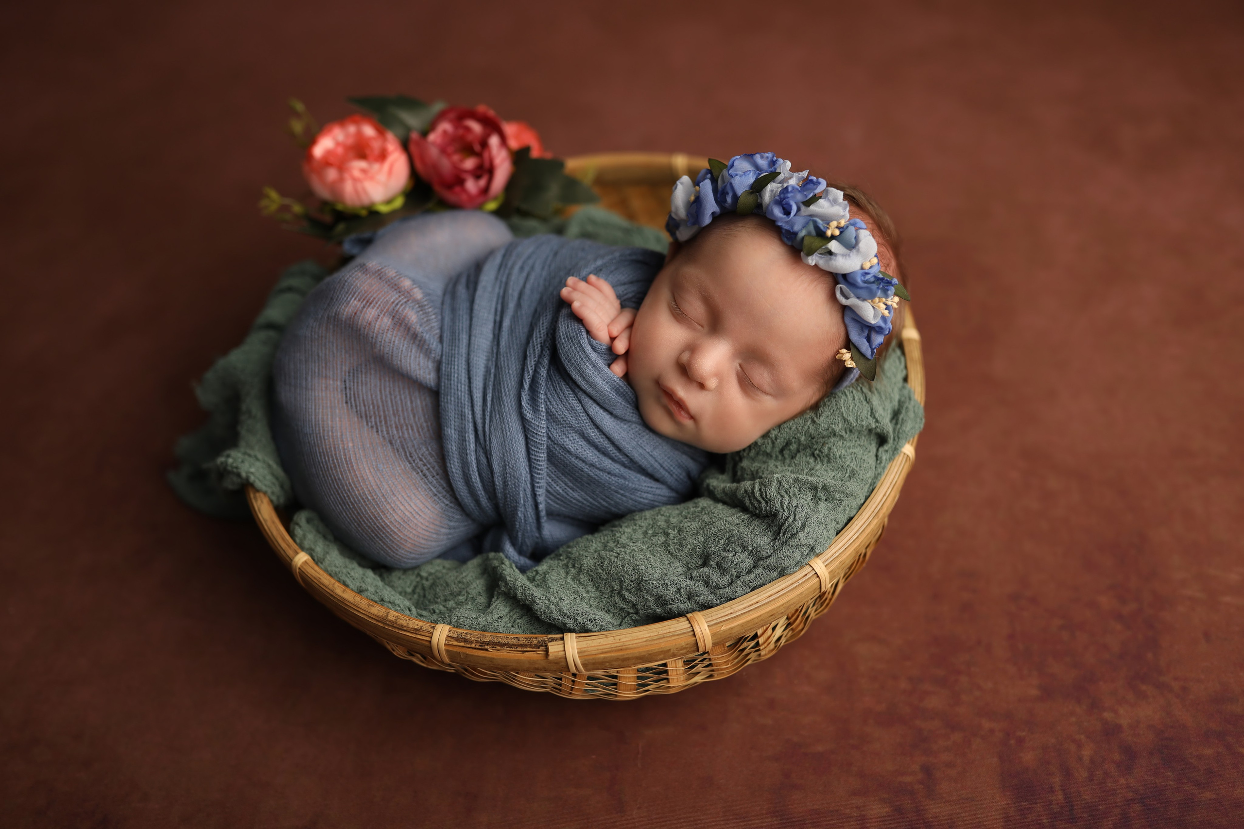 PH @anna_molodykh_newborn.almaty. Retoucher Aleksmokh