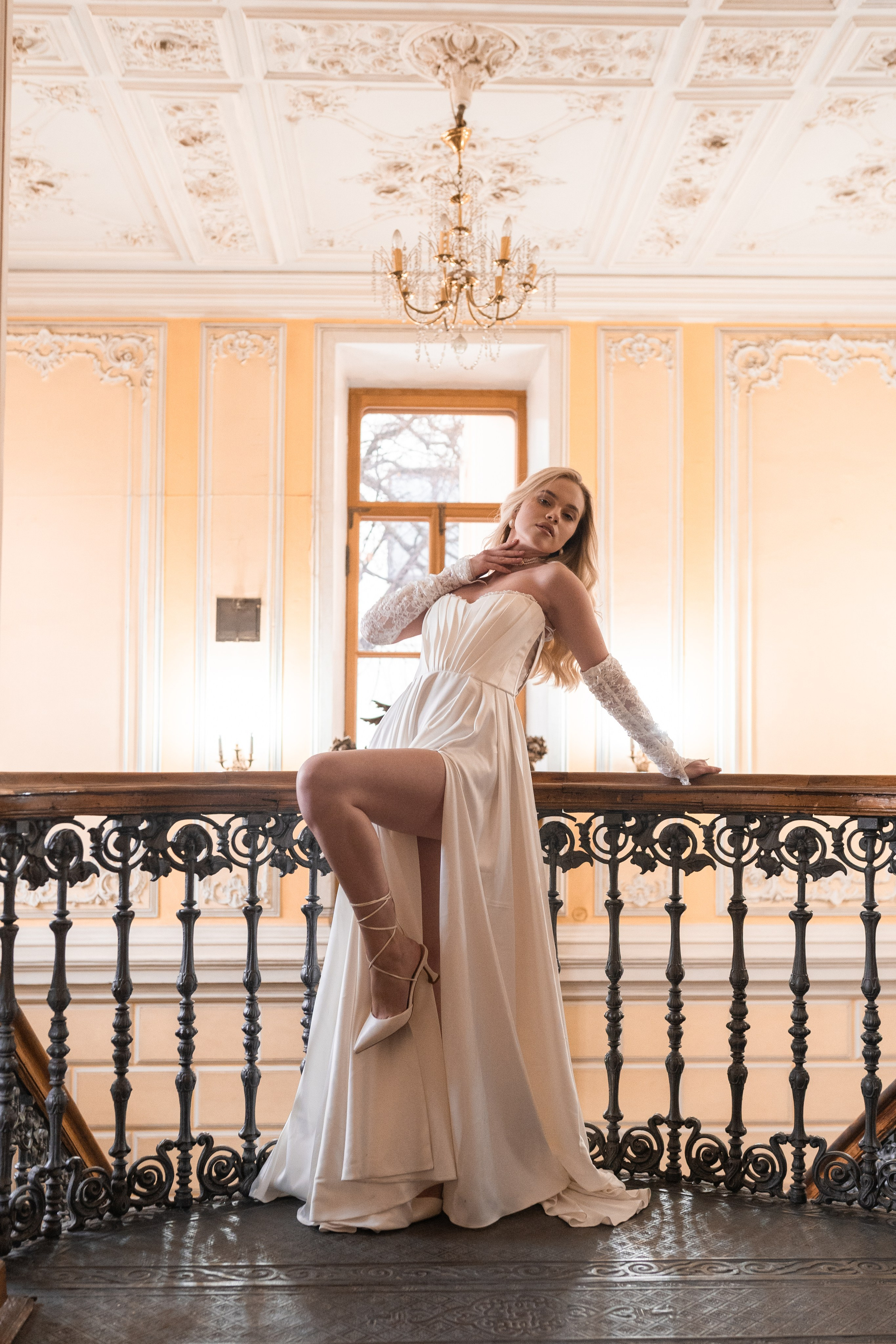 Свадебная фотосессия в Пушкинской библиотеке. Свадебный фотограф в Москве Анна Полушина