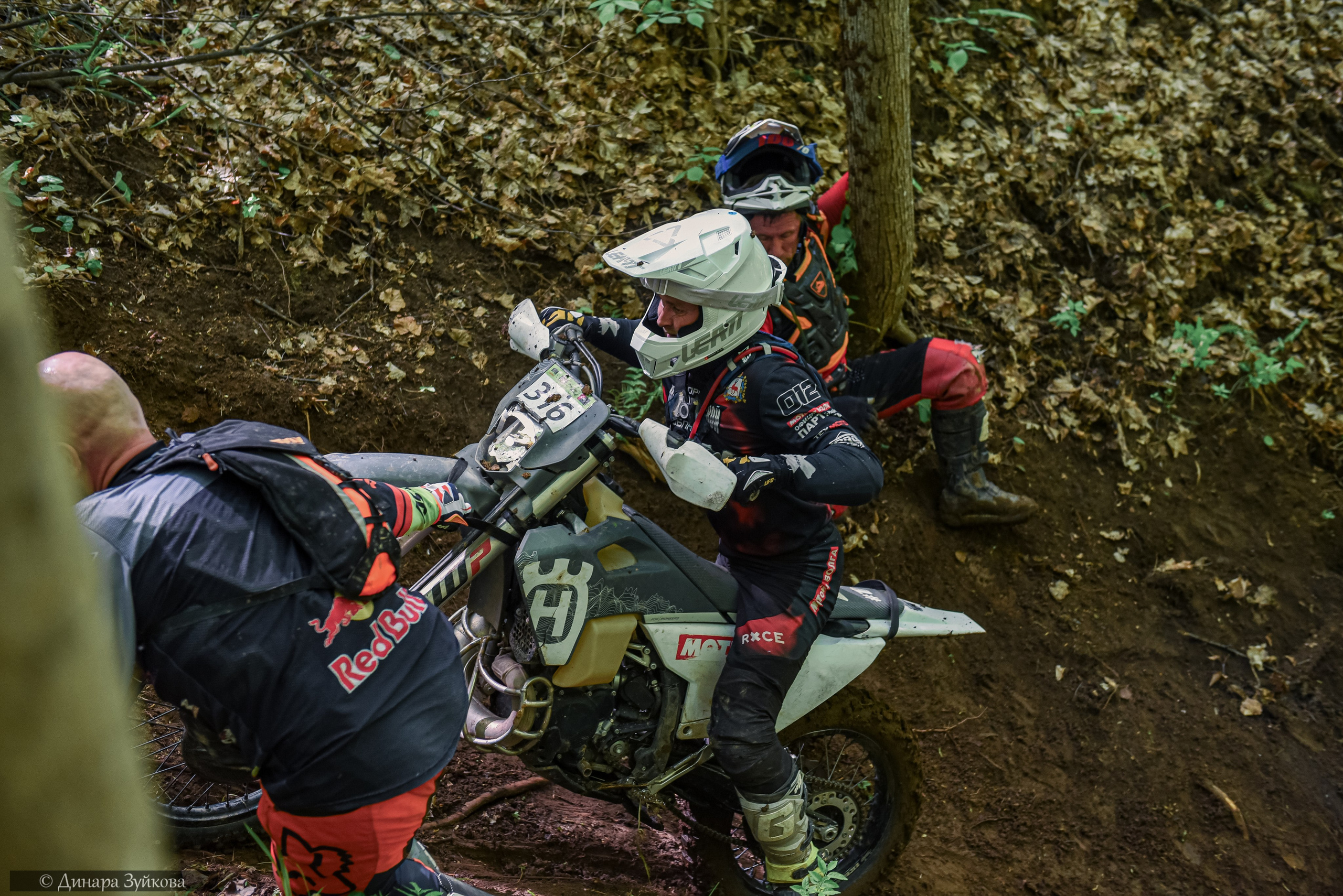 На местности. Каменки. Этап II. Мотофотограф в Нижнем Новгороде Динара Зуйкова