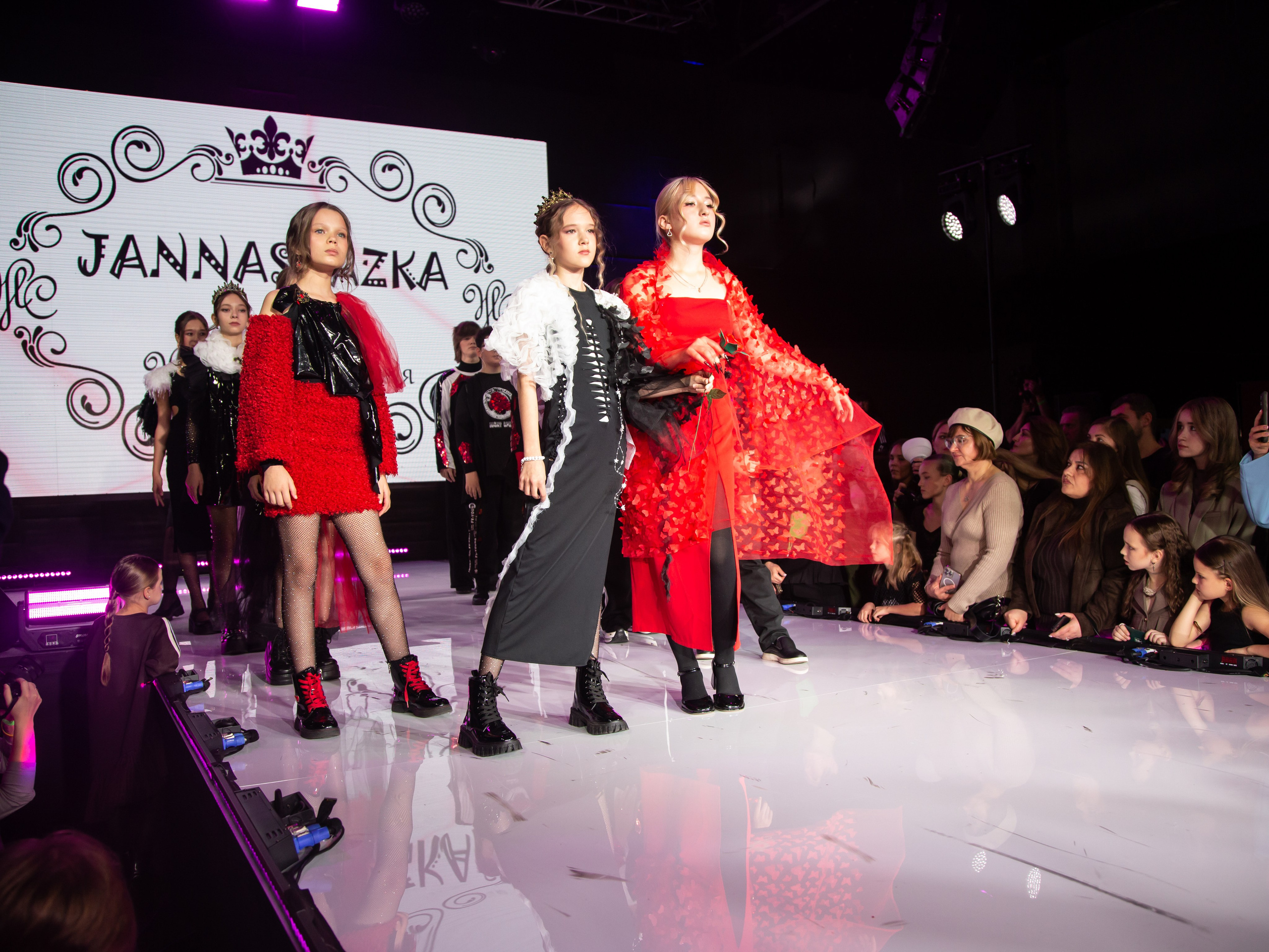 MFFRUSSIA (Moscow Fashion Fair Russia) Репортажная. Фотограф Надежда Абаренова
